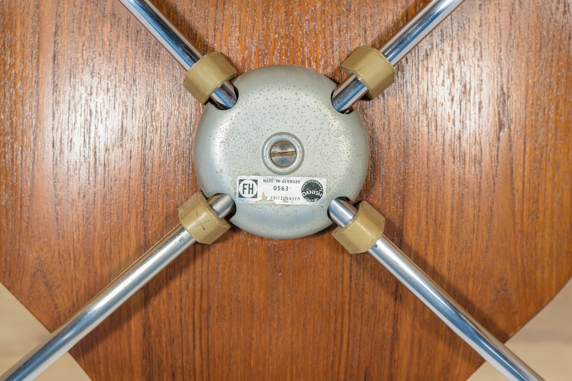 Komplet czterech krzeseł 3103, brązowy, proj. A. Jacobsen, Fritz Hansen, Dania, lata 70. - 185687