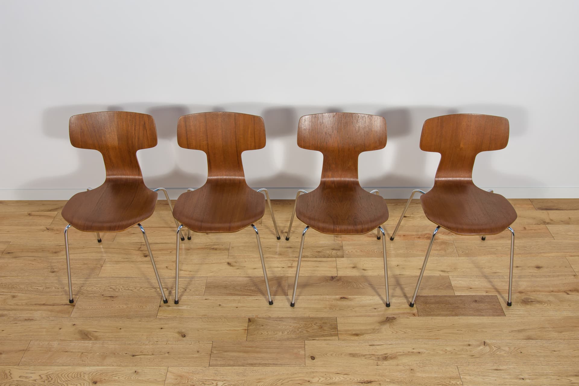 Komplet czterech krzeseł 3103, brązowy, proj. A. Jacobsen, Fritz Hansen, Dania, lata 70. - 185676