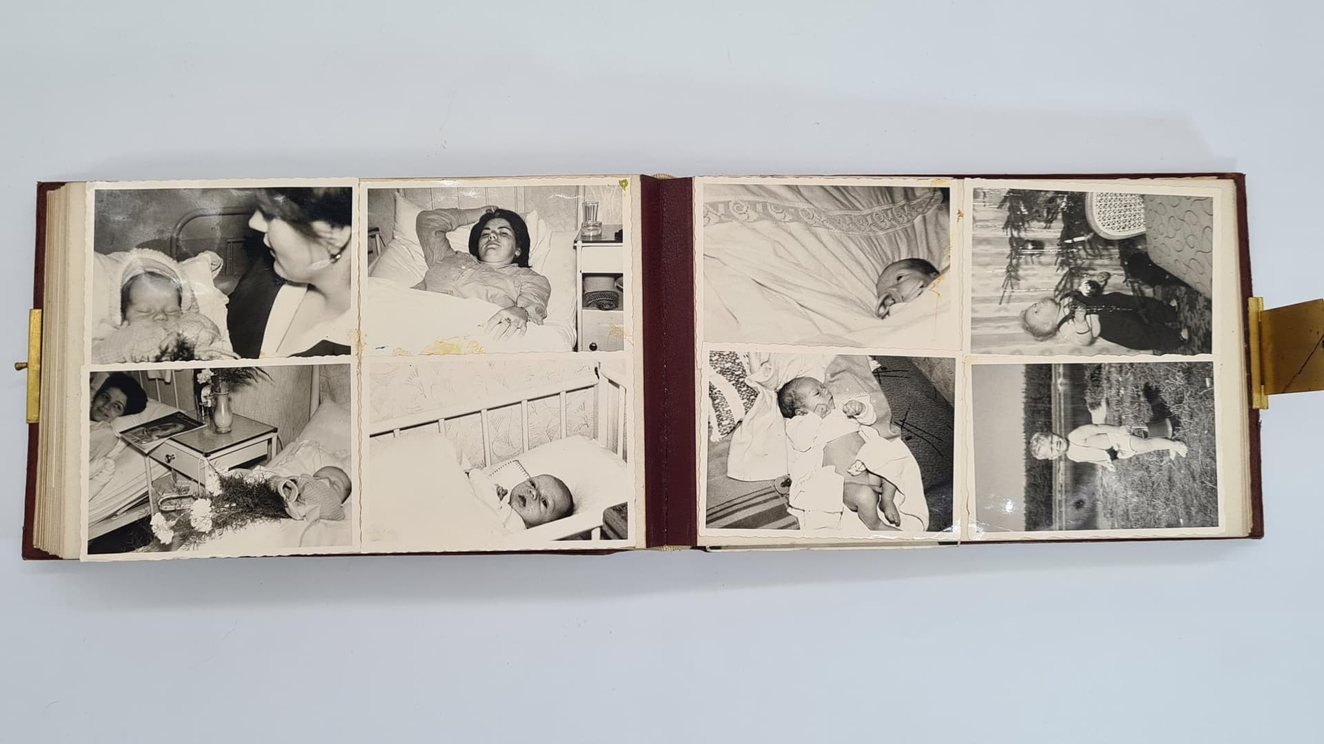 Antyczny album fotograficzny z reliefową drewnianą okładką | ok. 80 zdjęć | okres powojenny - 185792