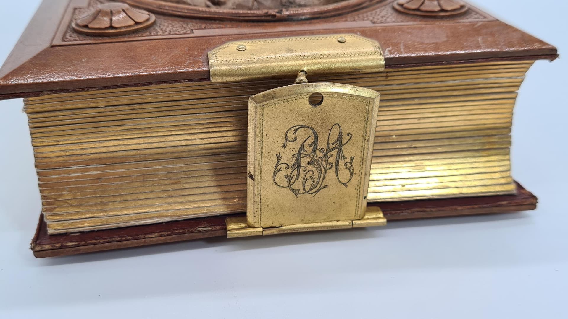 Antyczny album fotograficzny z reliefową drewnianą okładką | ok. 80 zdjęć | okres powojenny - 185783