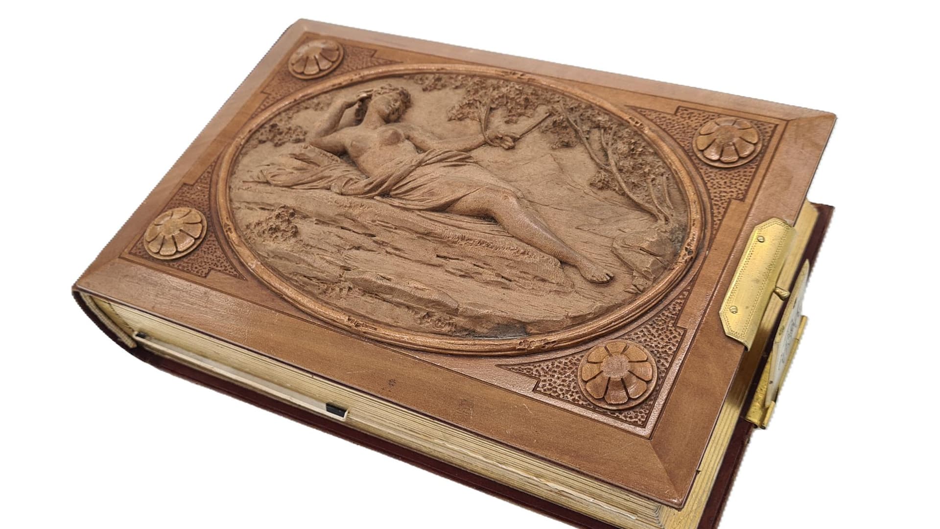 Antyczny album fotograficzny z reliefową drewnianą okładką | ok. 80 zdjęć | okres powojenny