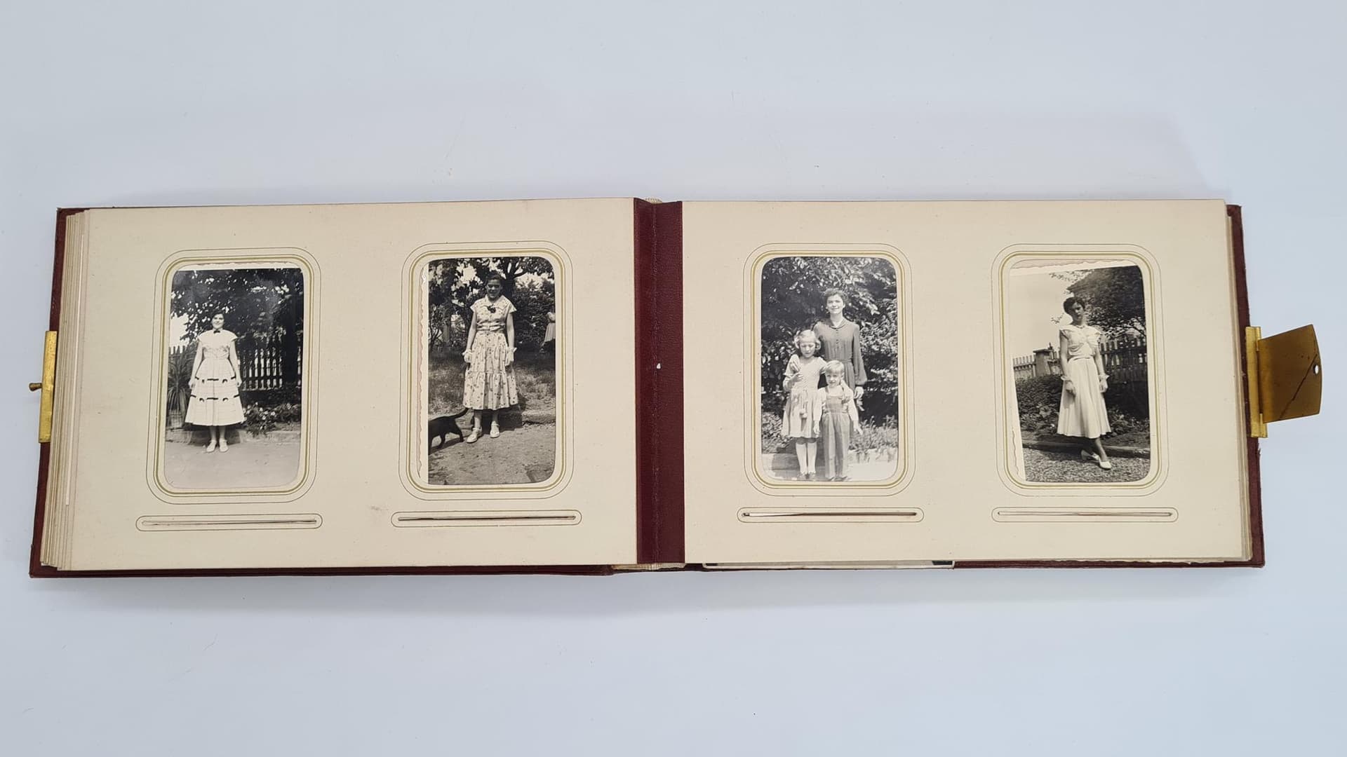 Antyczny album fotograficzny z reliefową drewnianą okładką | ok. 80 zdjęć | okres powojenny - 185793