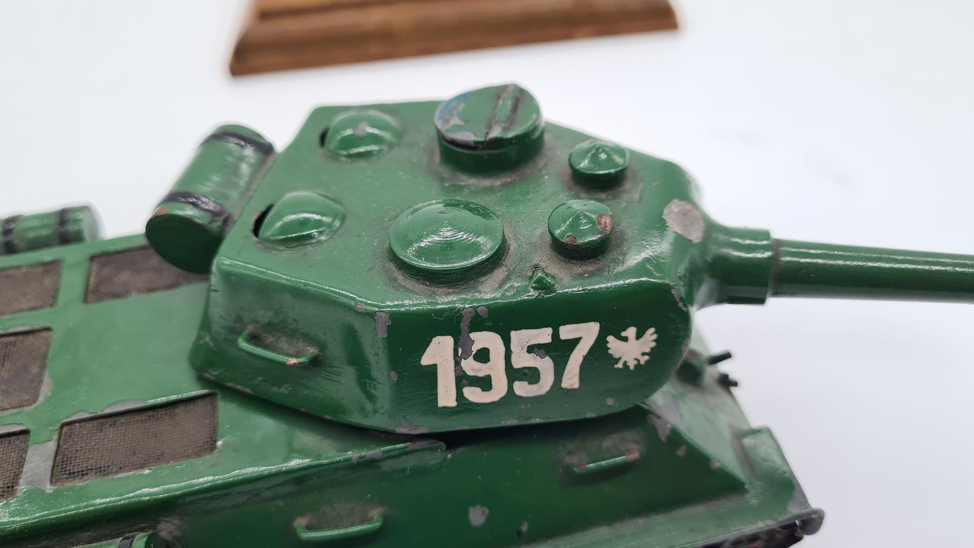 Vintage metalowy model czołgu – w całości z metalu | na drewnianej podstawie | PRL / Europa Wschodnia - 185807