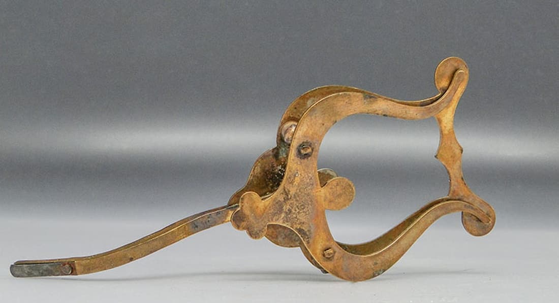 Music holder clip, Art Nouveau, brass, early 20th c. - 186367
