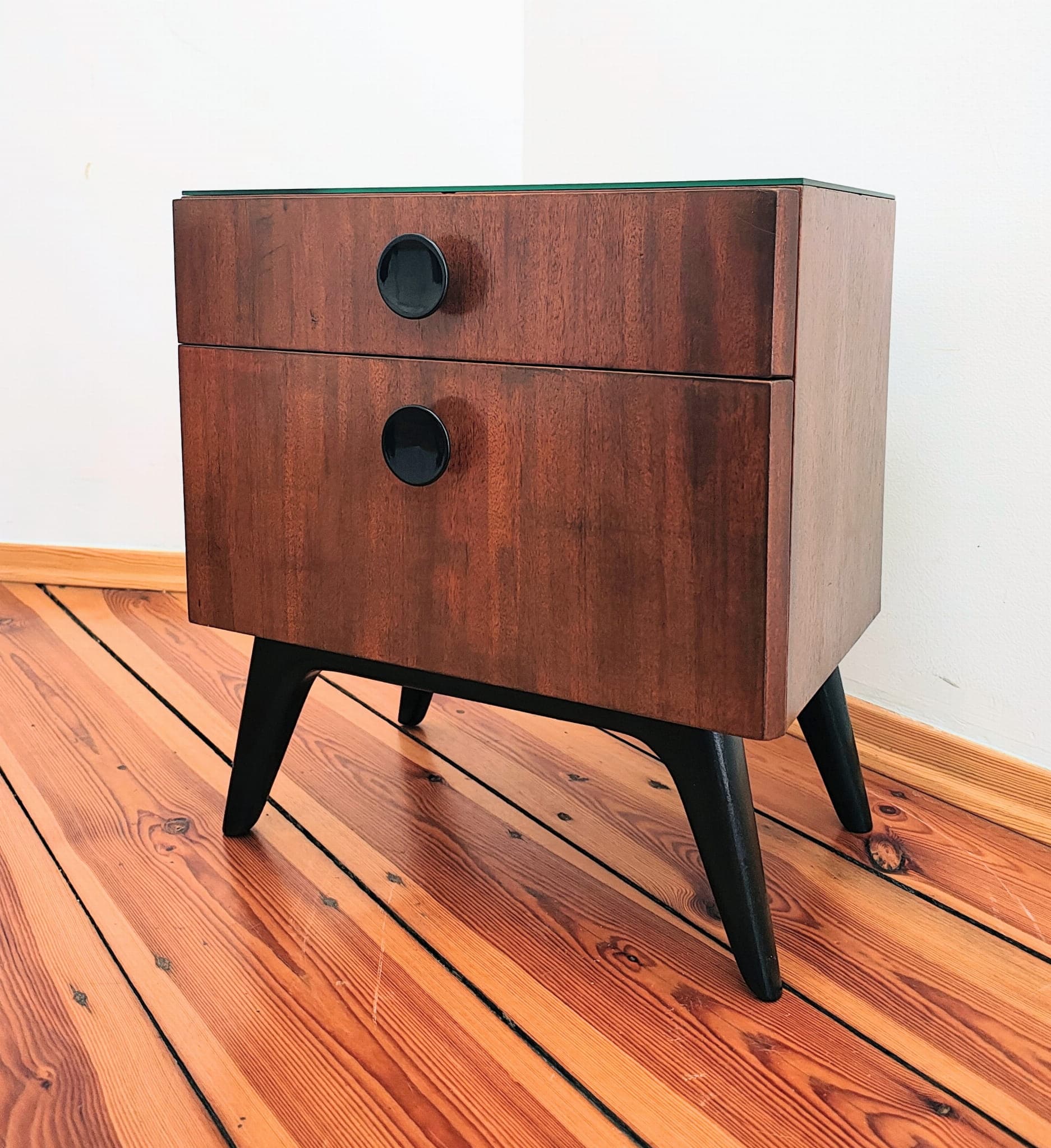 Szafki nocne, orzech brązowy, proj. J. Halabala, UP Závody, Czechosłowacja, lata 50. - 186585