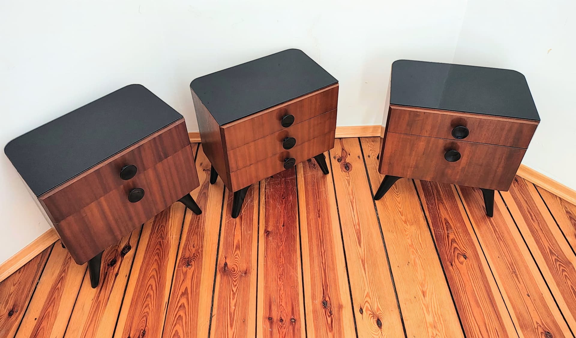 Szafki nocne, orzech brązowy, proj. J. Halabala, UP Závody, Czechosłowacja, lata 50. - 186592