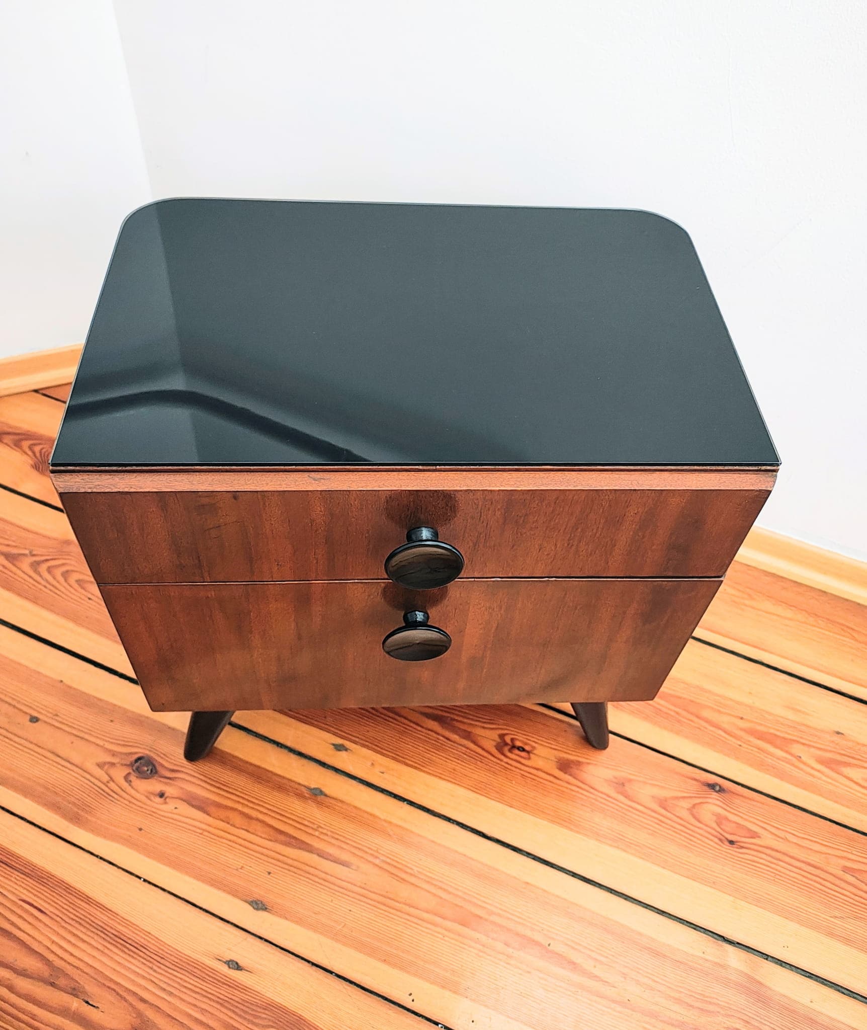 Szafki nocne, orzech brązowy, proj. J. Halabala, UP Závody, Czechosłowacja, lata 50. - 186586