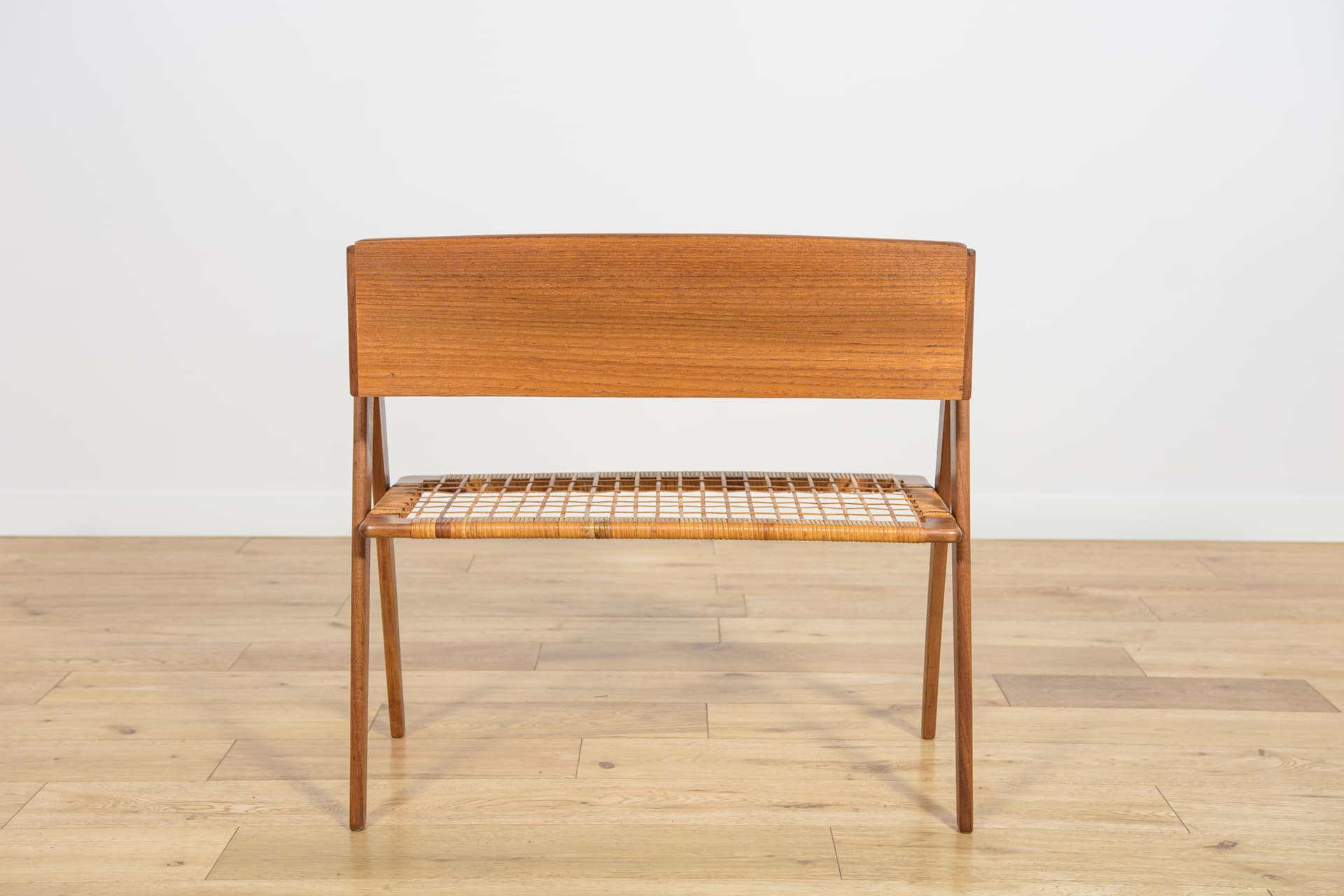 Stolik pomocniczy, teak brązowy jasny, rattan, proj. S. Rasmussen, Dania, lata 60. - 186801