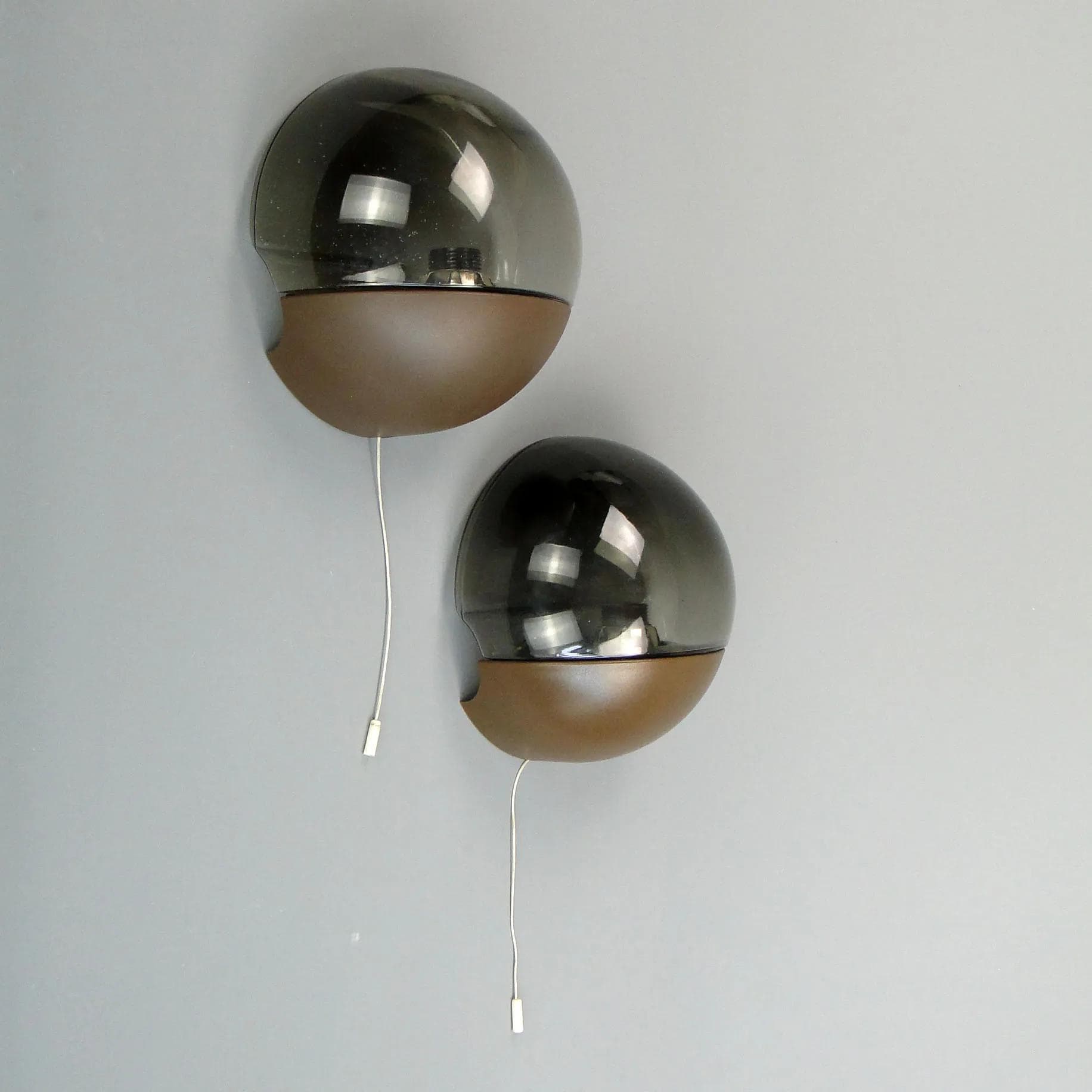 Para kinkietów Space Age, szkło brązowo-grafitowe, Niemcy, lata 70. - 12983