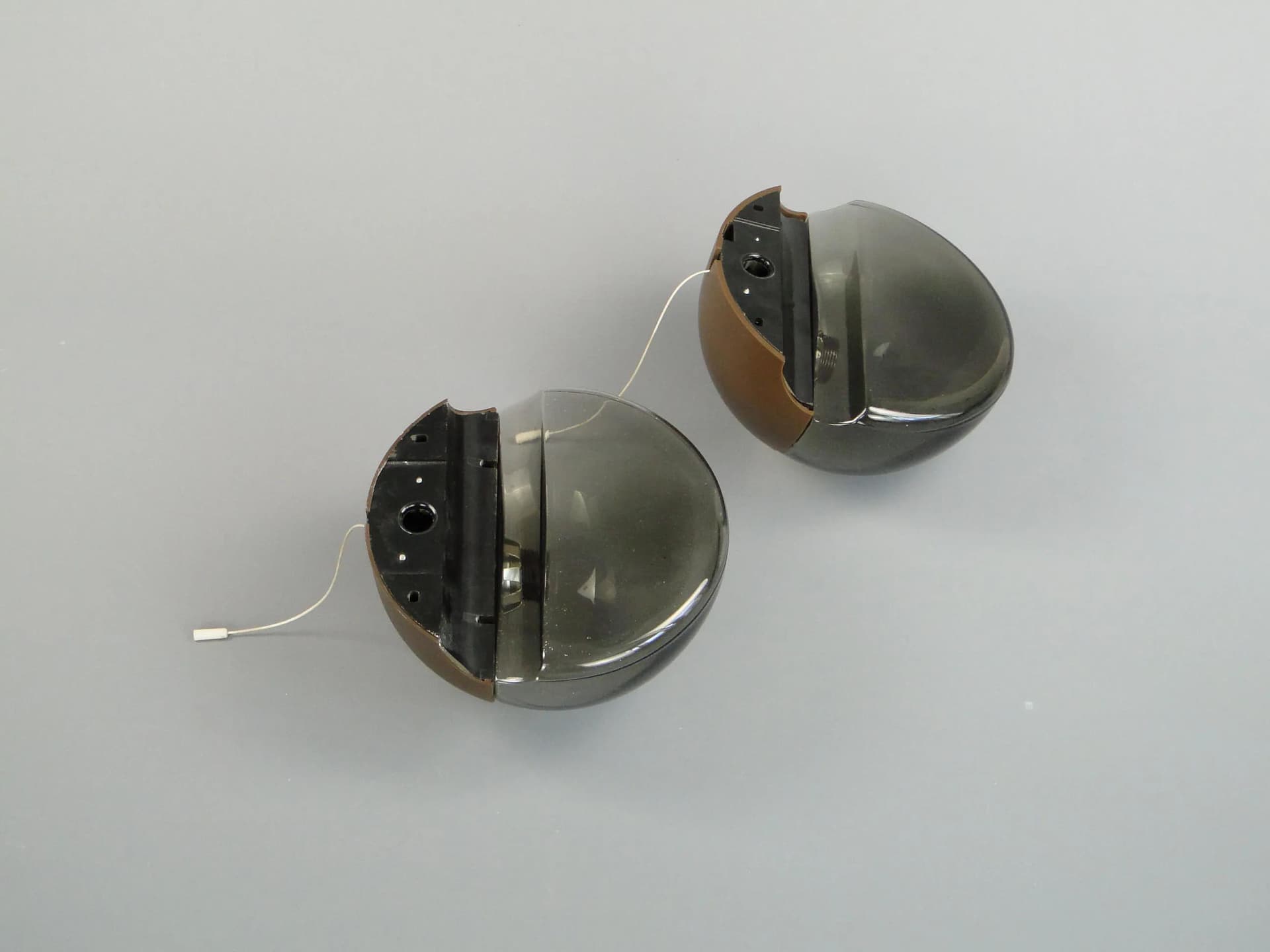 Para kinkietów Space Age, szkło brązowo-grafitowe, Niemcy, lata 70. - 12987