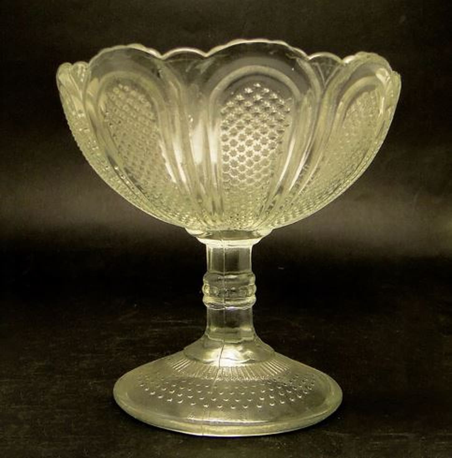 Cukiernica koszyczkowa, szkło prasowane, Ząbkowice, Polska, lata 70. - 187211