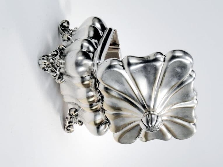 Cukiernica sarkofagowa Biedermeier, mosiądz srebrzony, Szwecja, XIX w. - 187613