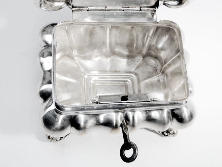 Cukiernica sarkofagowa Biedermeier, mosiądz srebrzony, Szwecja, XIX w. - 187617