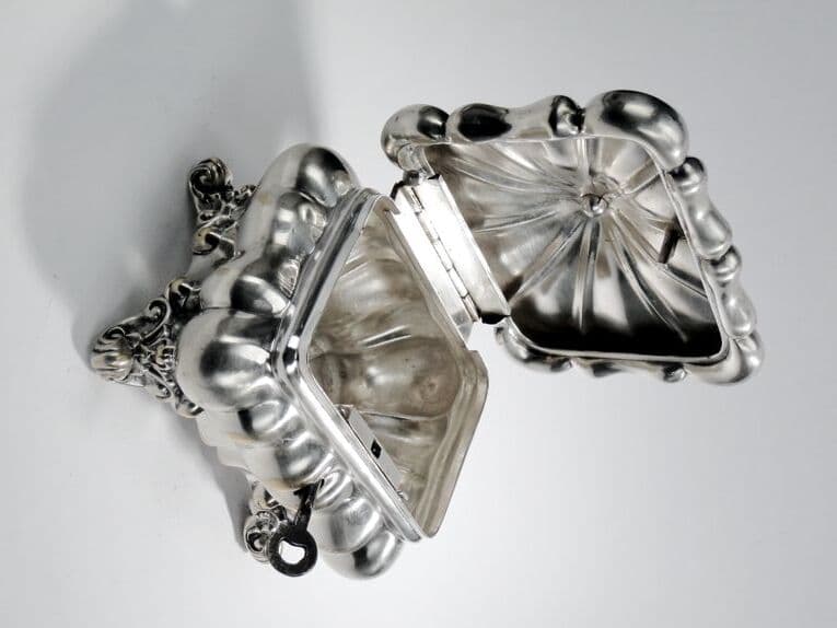 Cukiernica sarkofagowa Biedermeier, mosiądz srebrzony, Szwecja, XIX w. - 187616