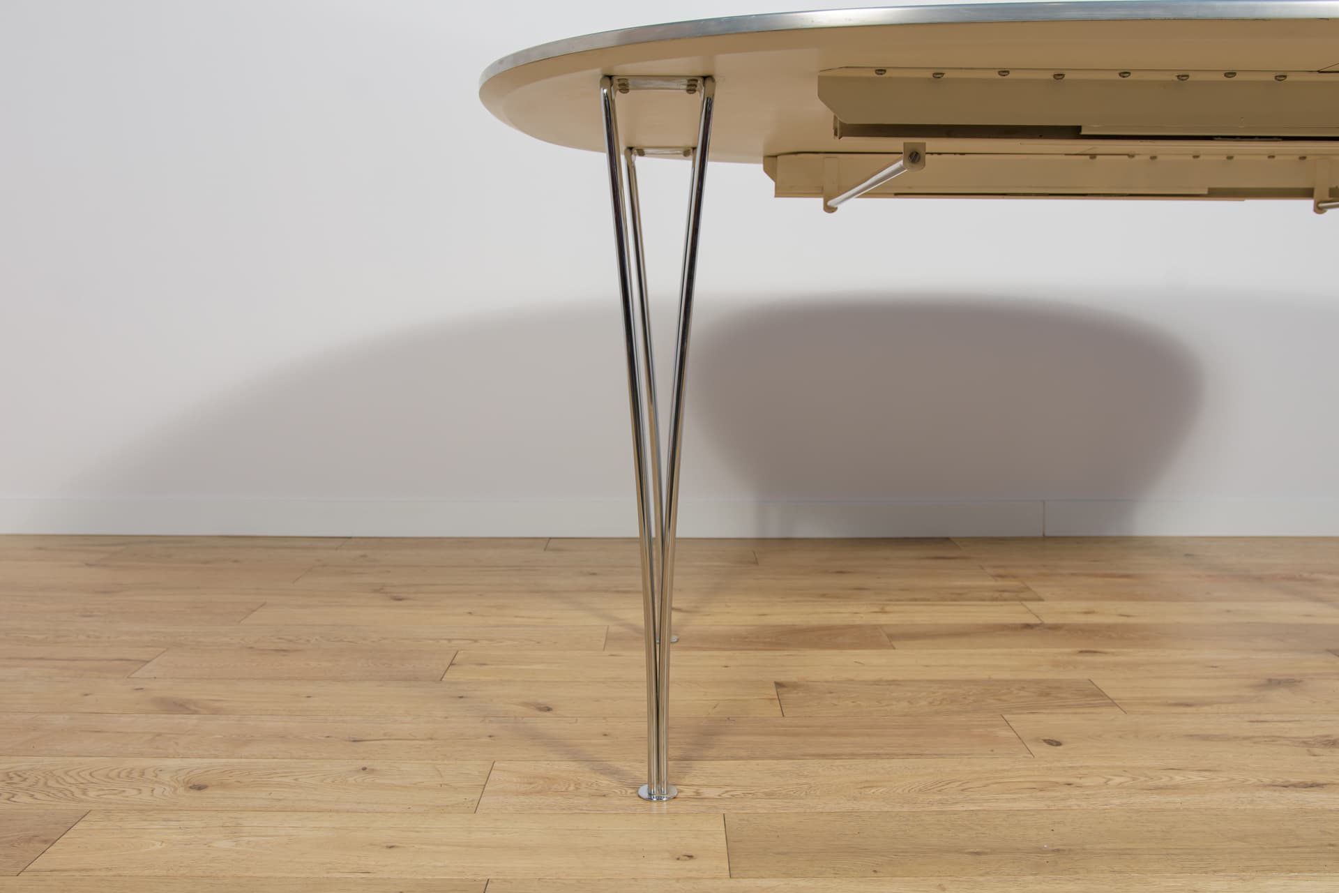 Extendable Table B612 Superellipse, white, aluminum, by P. Hein, B. Mathsson, Fritz Hansen, Denmark, 1960s. - 188094