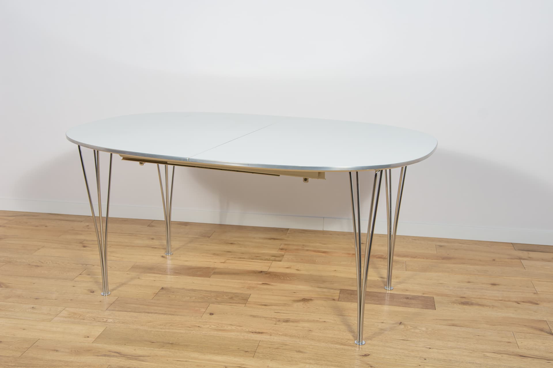 Extendable Table B612 Superellipse, white, aluminum, by P. Hein, B. Mathsson, Fritz Hansen, Denmark, 1960s. - 188083