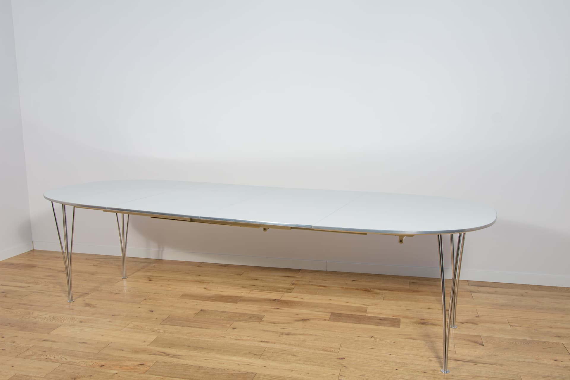 Extendable Table B612 Superellipse, white, aluminum, by P. Hein, B. Mathsson, Fritz Hansen, Denmark, 1960s. - 188091
