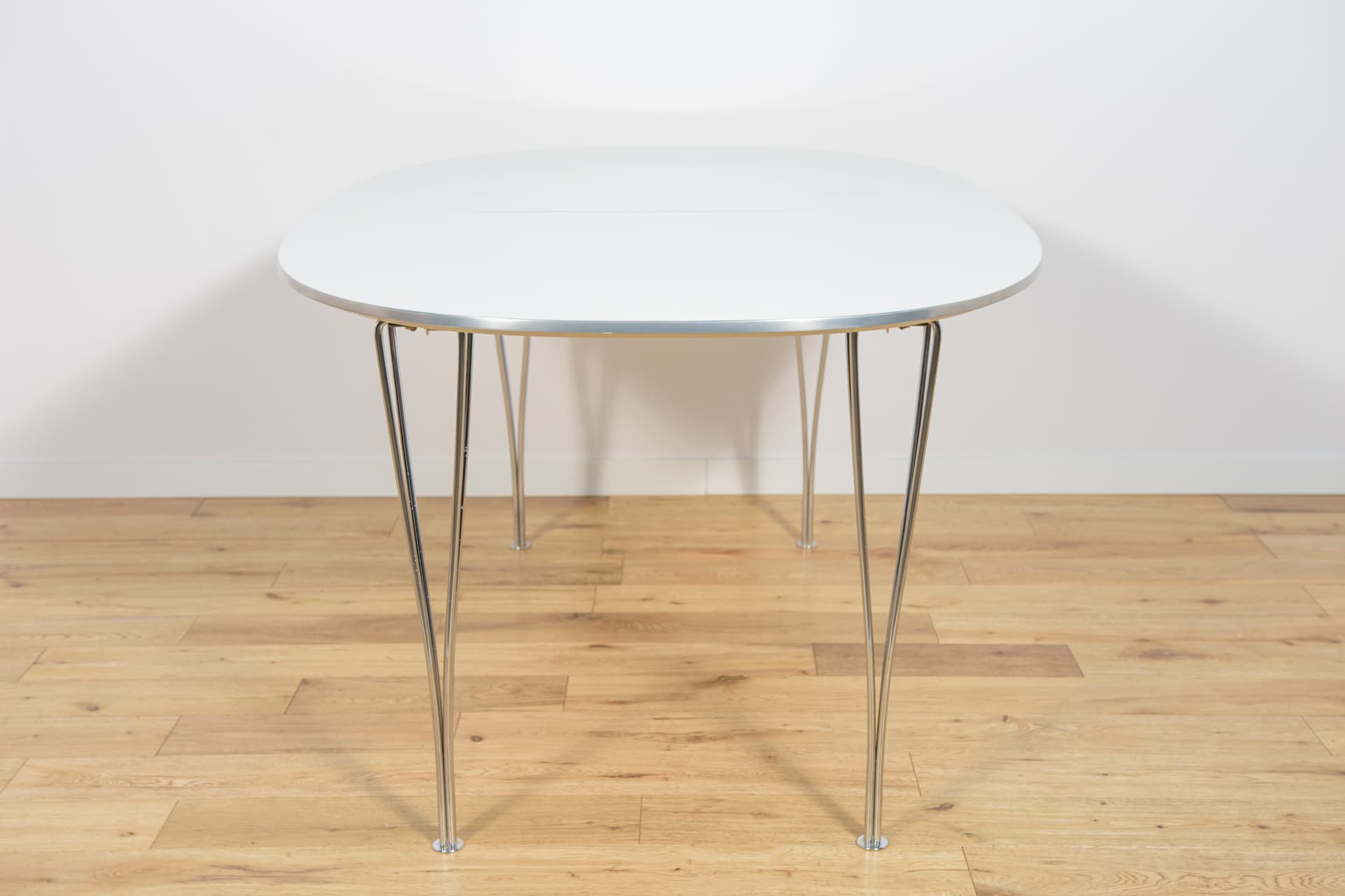 Extendable Table B612 Superellipse, white, aluminum, by P. Hein, B. Mathsson, Fritz Hansen, Denmark, 1960s. - 188087