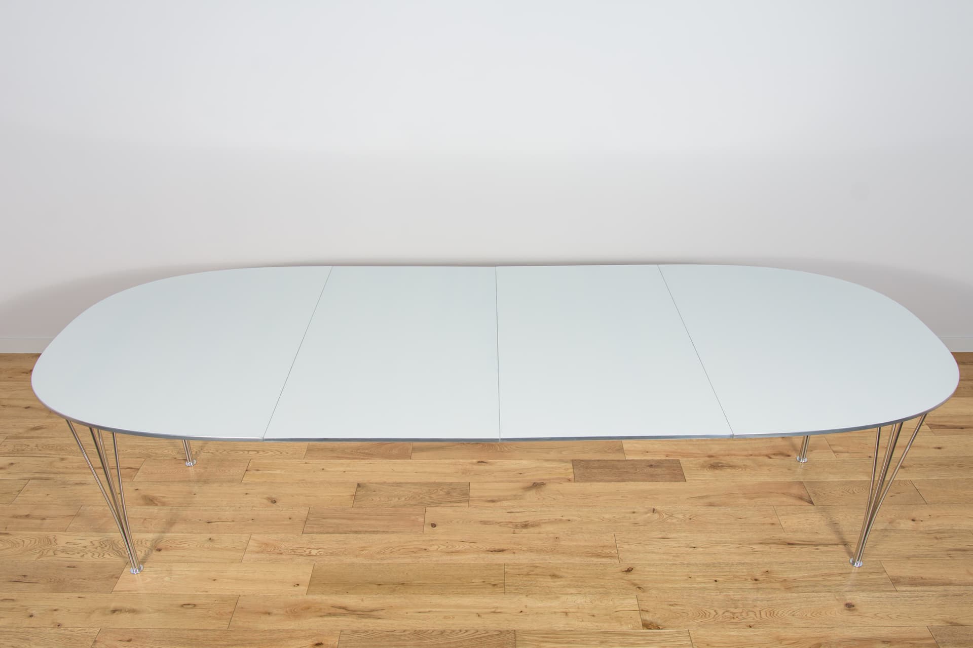 Extendable Table B612 Superellipse, white, aluminum, by P. Hein, B. Mathsson, Fritz Hansen, Denmark, 1960s. - 188090