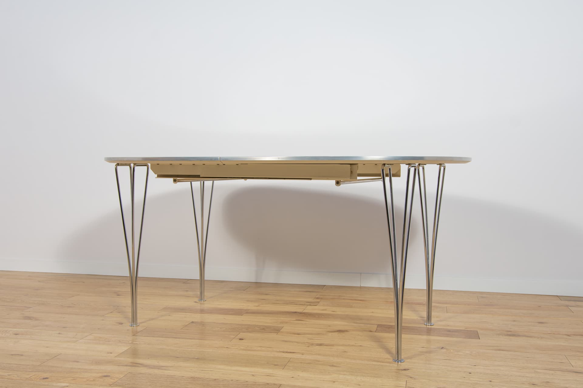 Extendable Table B612 Superellipse, white, aluminum, by P. Hein, B. Mathsson, Fritz Hansen, Denmark, 1960s. - 188086