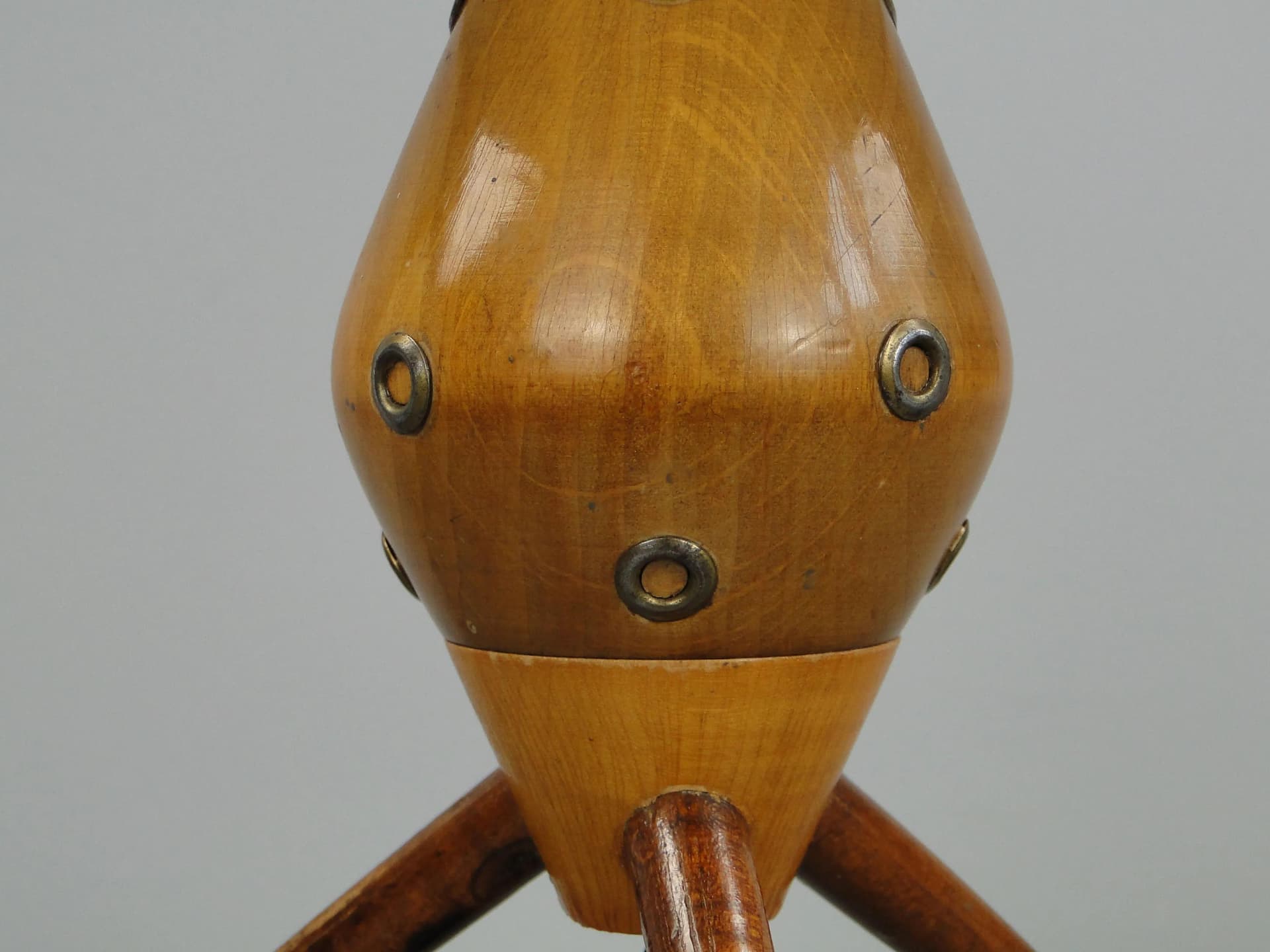 Lampa stołowa New Look, orzech, metal, abażur ecru, Polska, lata 60. - 13112