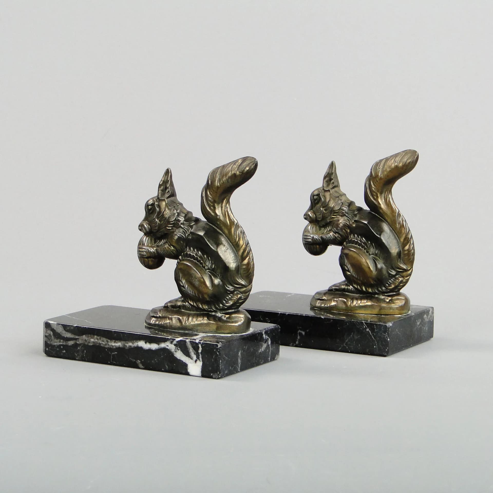 Para podpórek do książek Art déco, metal brązowy, marmur czarny, Anglia, lata 40. - 13103