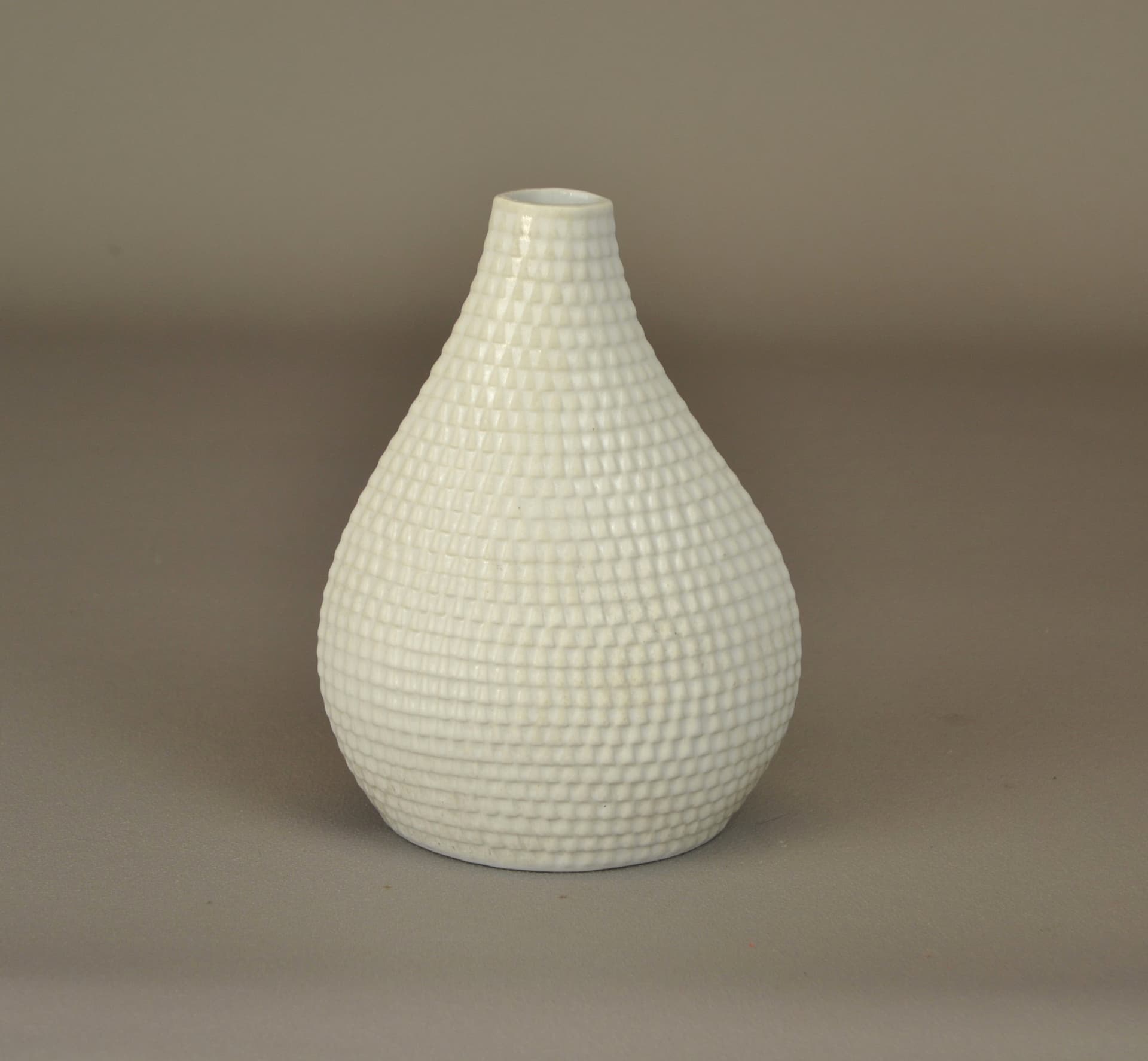 Vase Reptil, ivory stoneware, by S. Lindberg, Gustavsberg, Sweden, 1950s. - 49