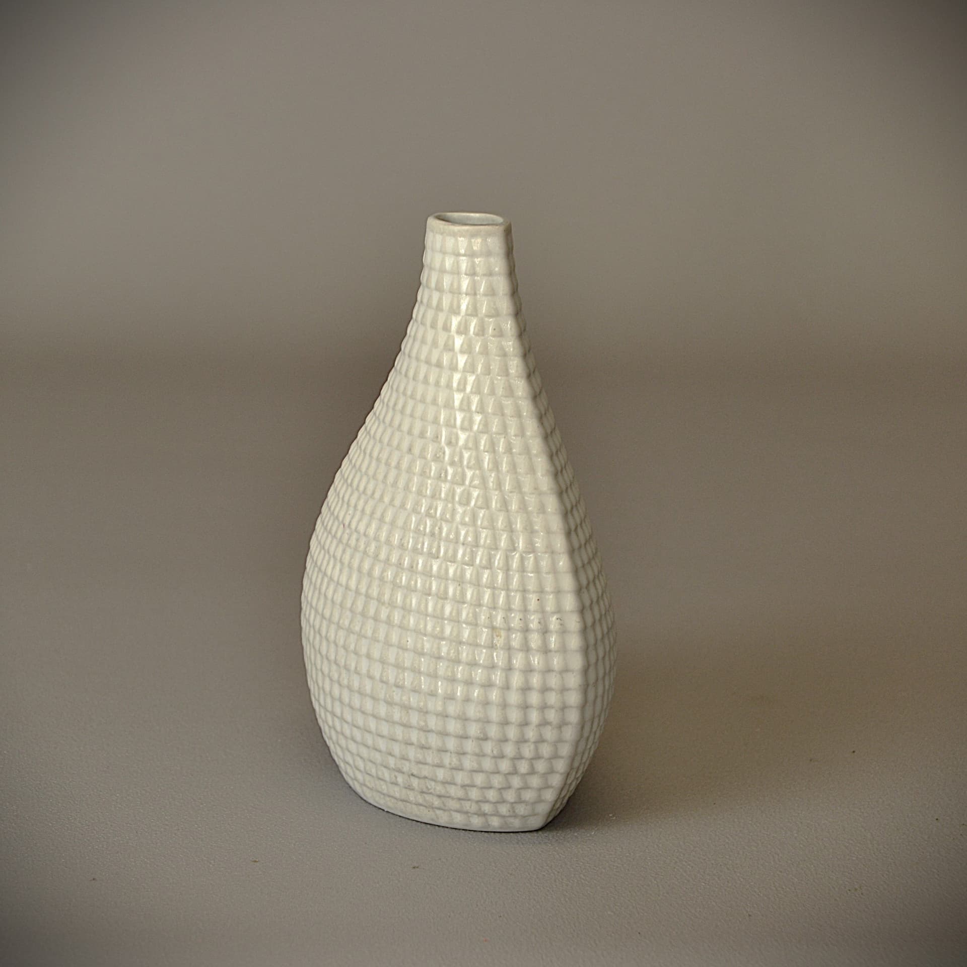 Vase Reptil, ivory stoneware, by S. Lindberg, Gustavsberg, Sweden, 1950s. - 47