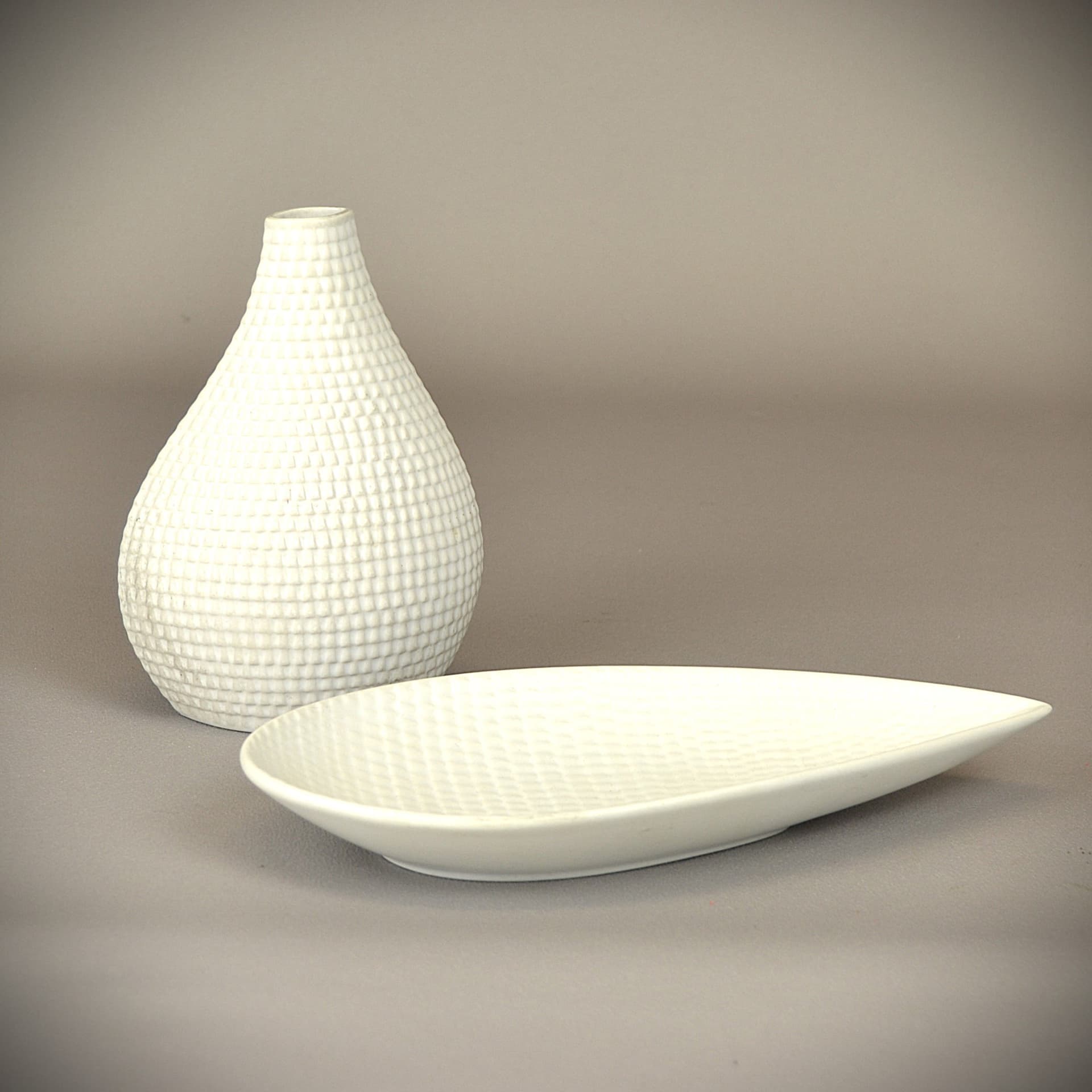 Vase Reptil, ivory stoneware, by S. Lindberg, Gustavsberg, Sweden, 1950s. - 44