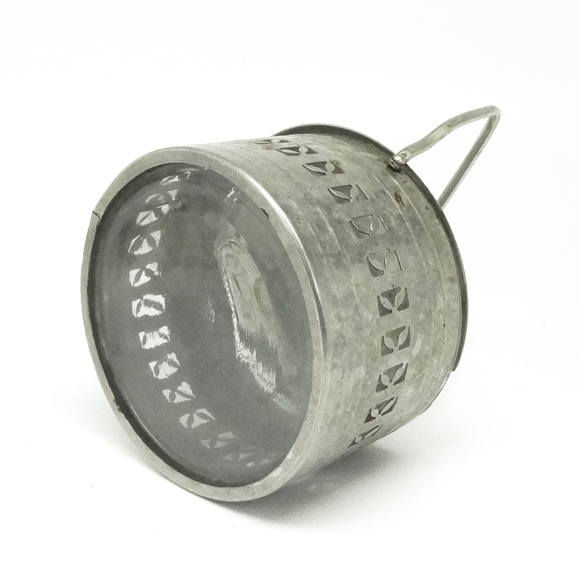 Cukiernica koszyczkowa, postmodernizm, mosiądz niklowany, Polska, lata 60. - 189116