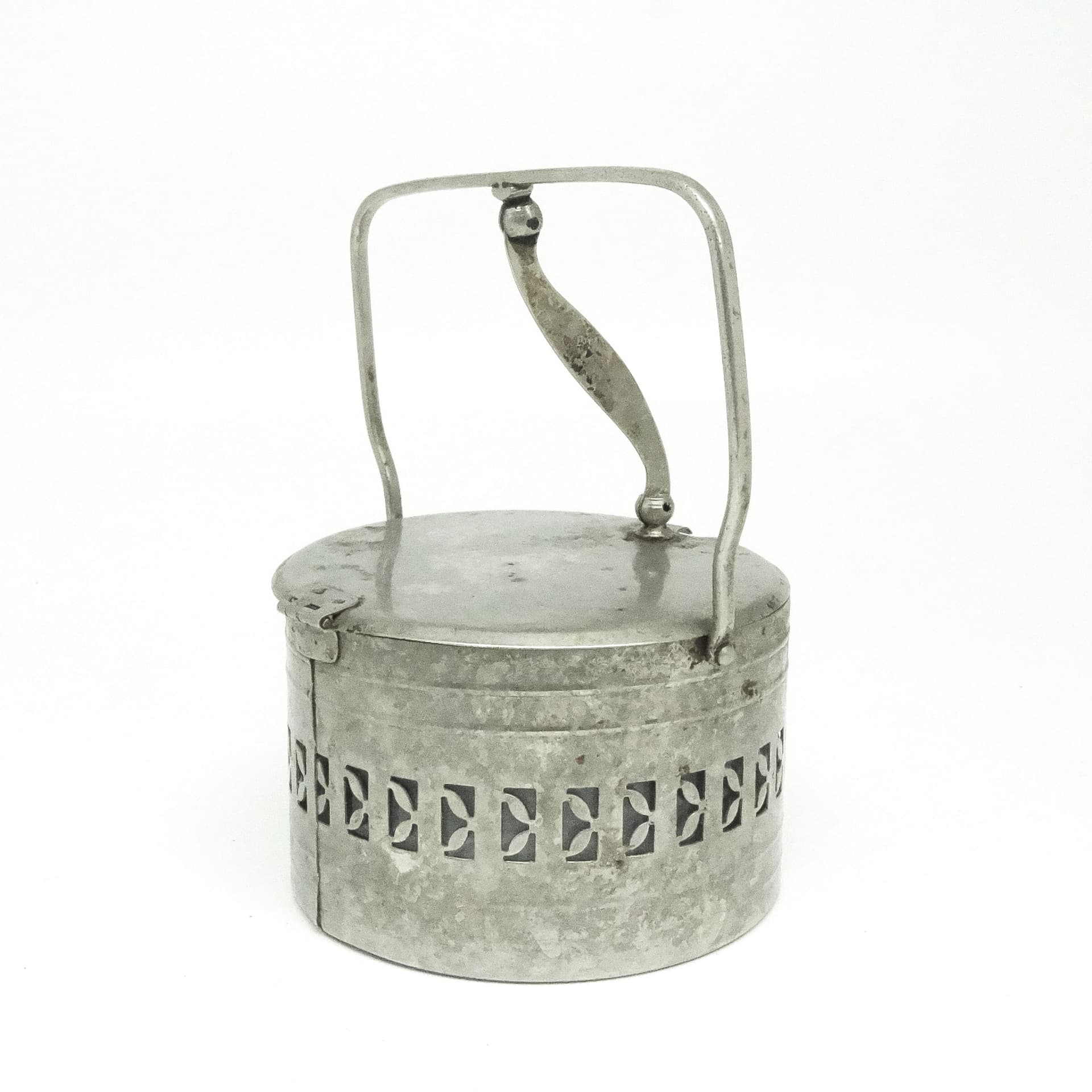 Cukiernica koszyczkowa, postmodernizm, mosiądz niklowany, Polska, lata 60. - 189114