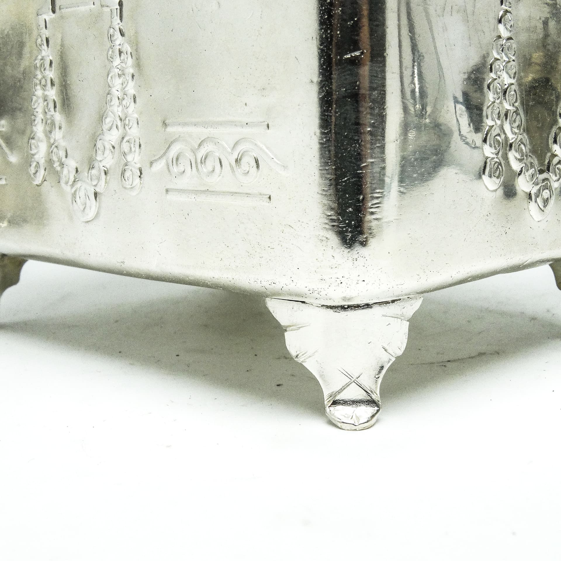 Cukiernica Secesja, mosiądz srebrzony, Bracia Henneberg, Polska, lata 20. - 189463