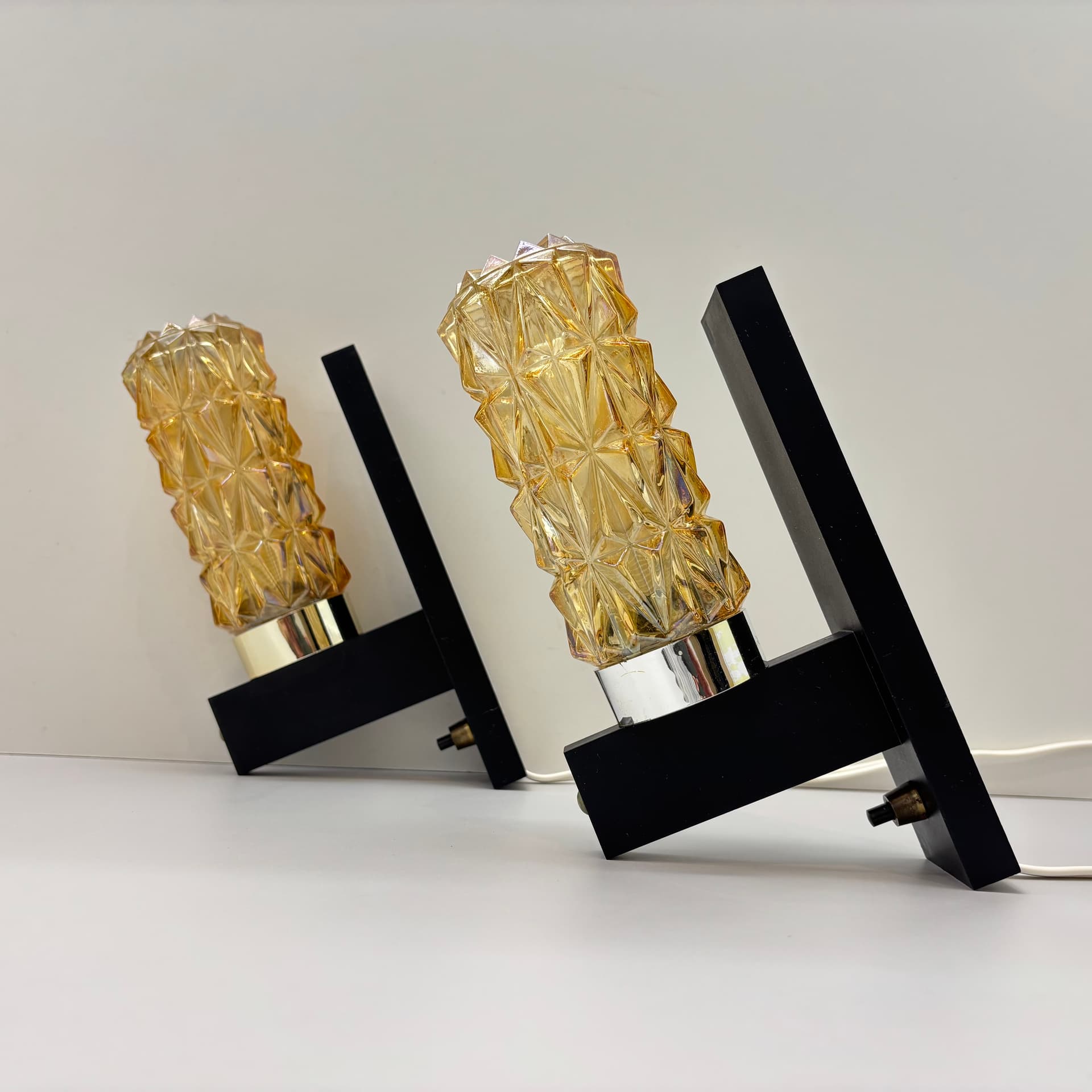 Para kinkietów, bursztynowe szkło, czerń, Dania, lata 70. - 190107