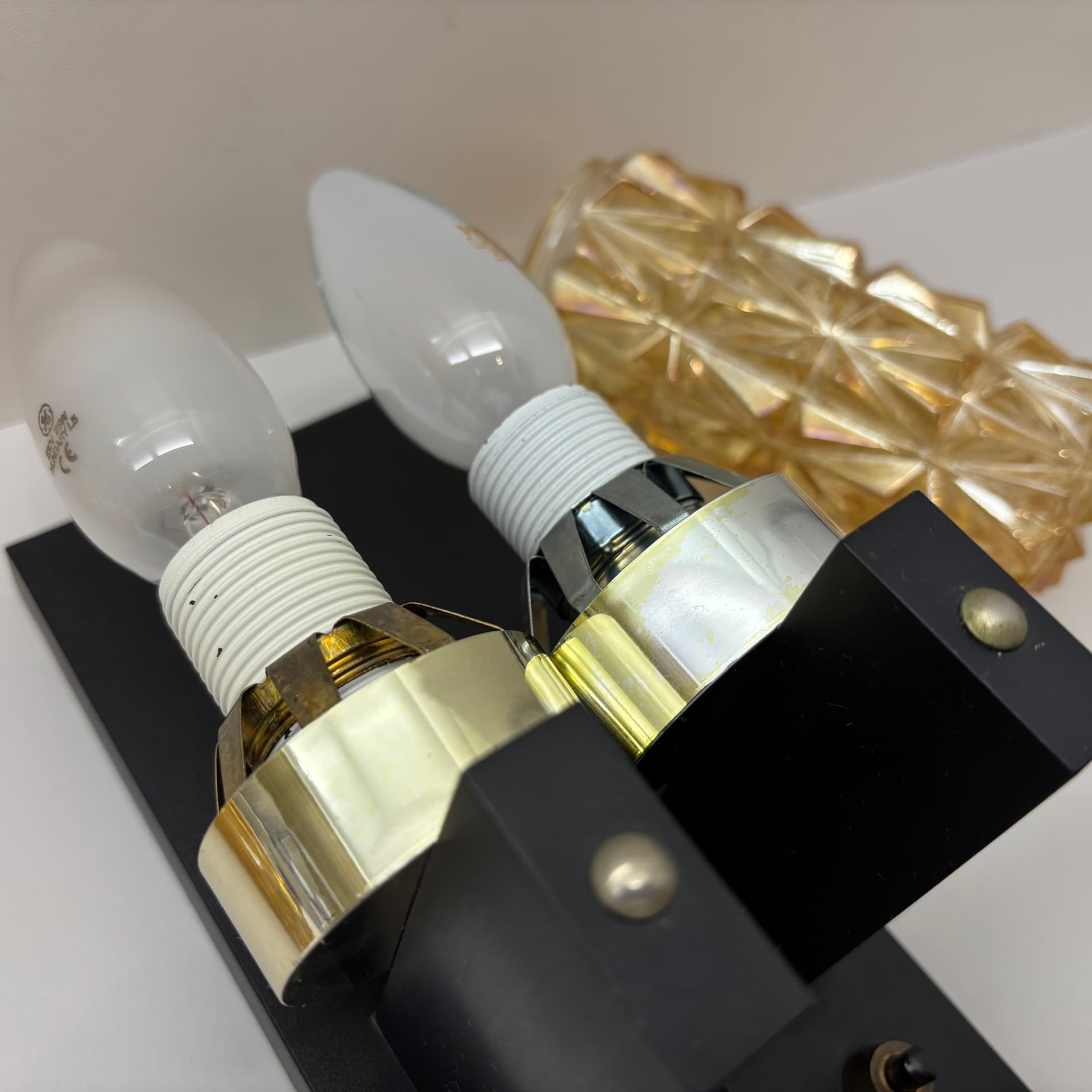 Para kinkietów, bursztynowe szkło, czerń, Dania, lata 70. - 190110