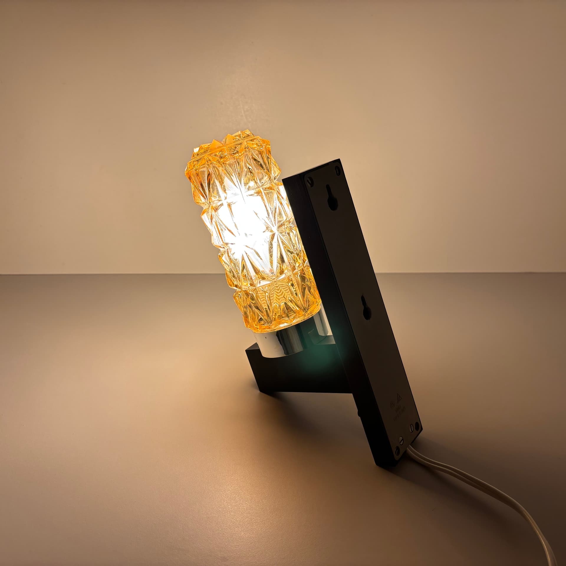 Para kinkietów, bursztynowe szkło, czerń, Dania, lata 70. - 190104