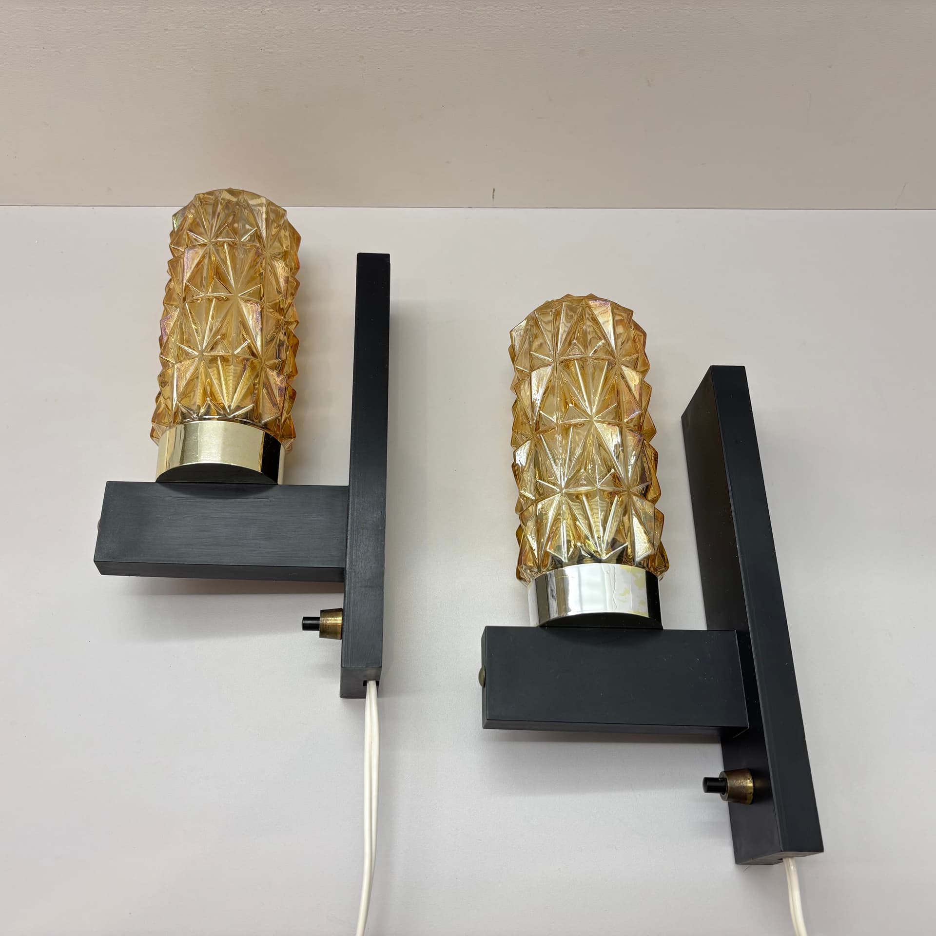 Para kinkietów, bursztynowe szkło, czerń, Dania, lata 70. - 190114