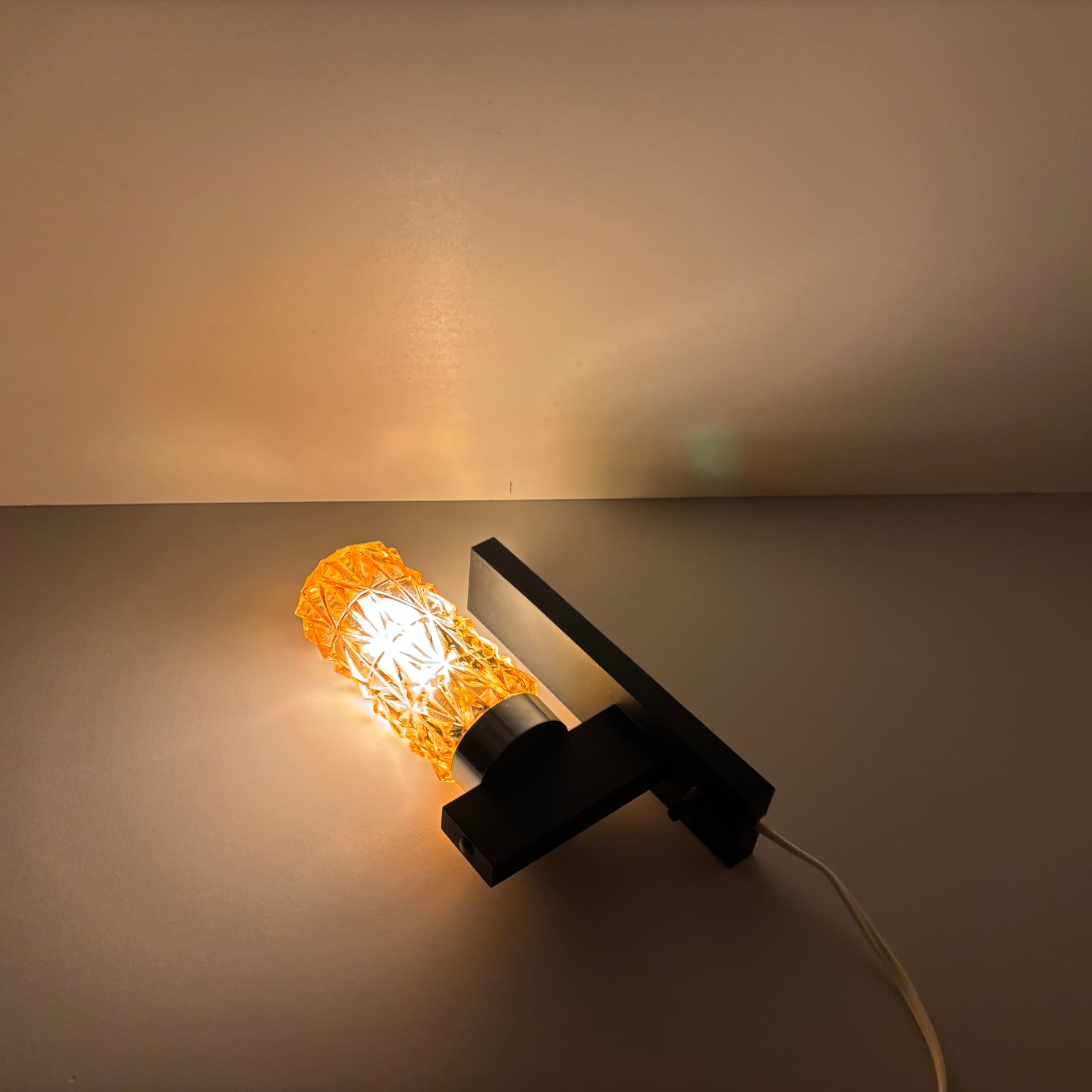 Para kinkietów, bursztynowe szkło, czerń, Dania, lata 70. - 190102