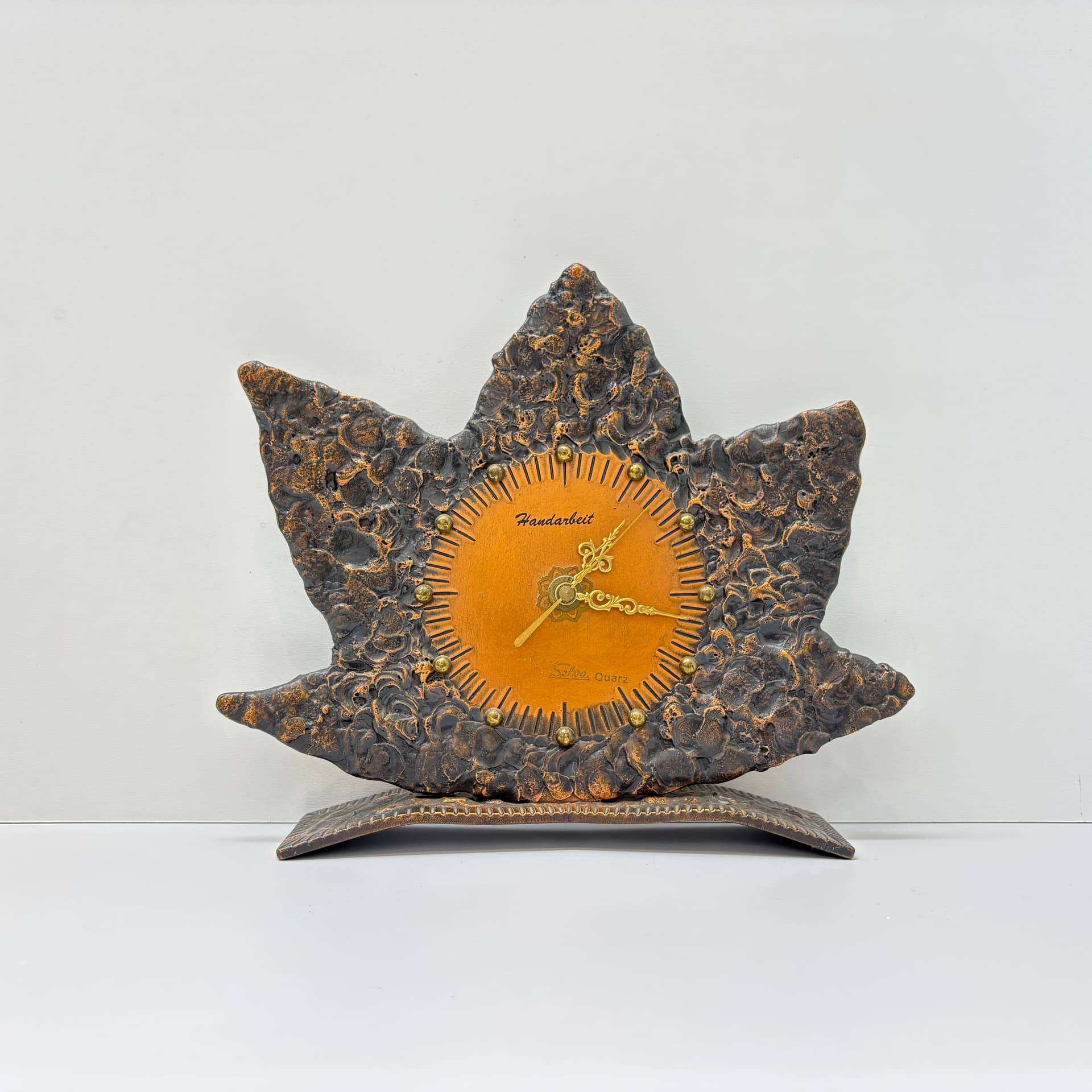 Zegar stołowy brutalistyczny, brązowy ciemny, metal, Niemcy, lata 70. - 190426