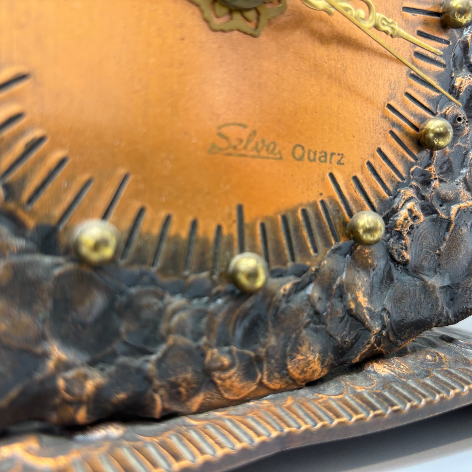 Zegar stołowy brutalistyczny, brązowy ciemny, metal, Niemcy, lata 70. - 190425