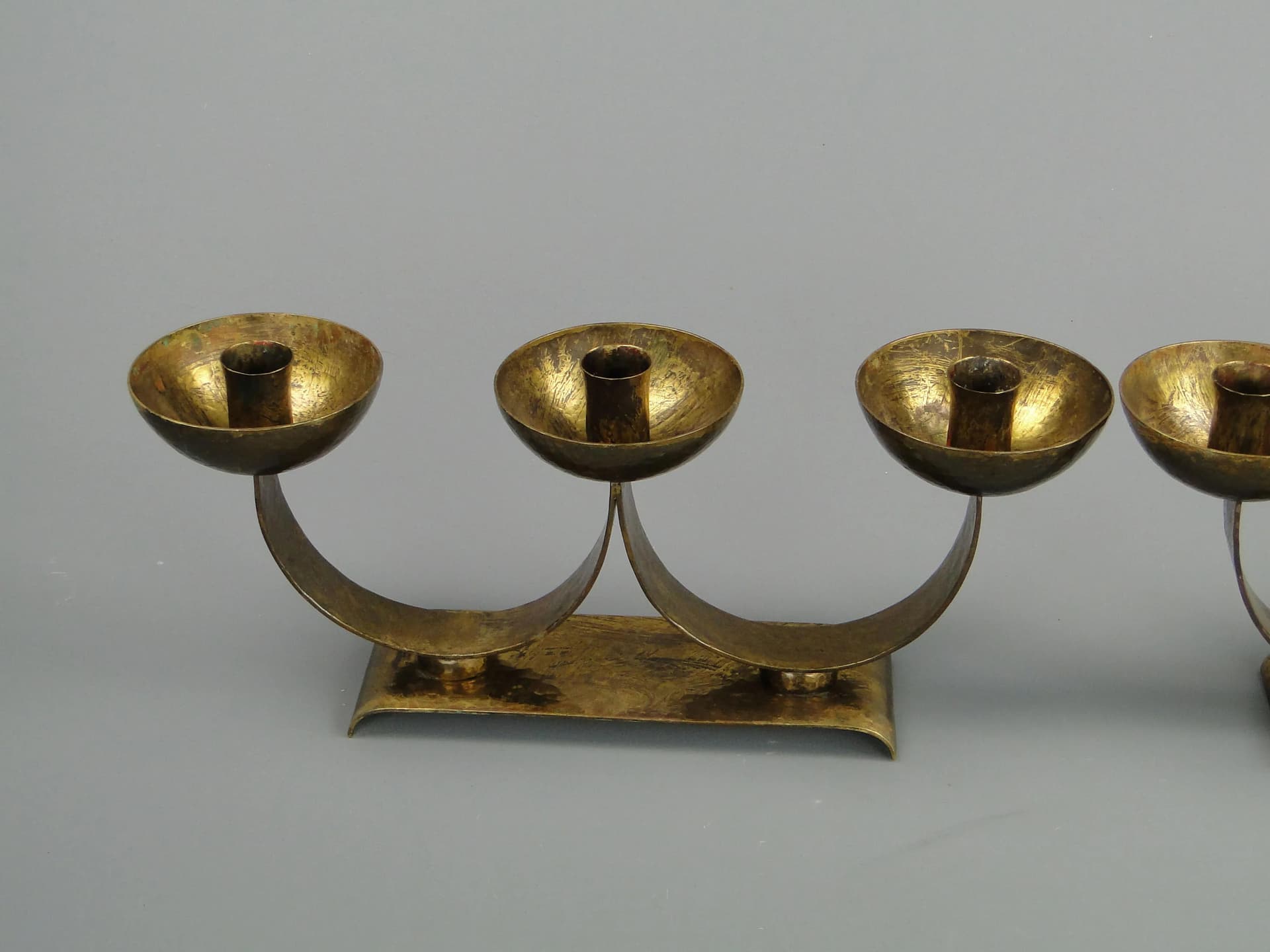 Para świeczników Art déco, mosiądz złocisty, Polska, lata 20. - 13285