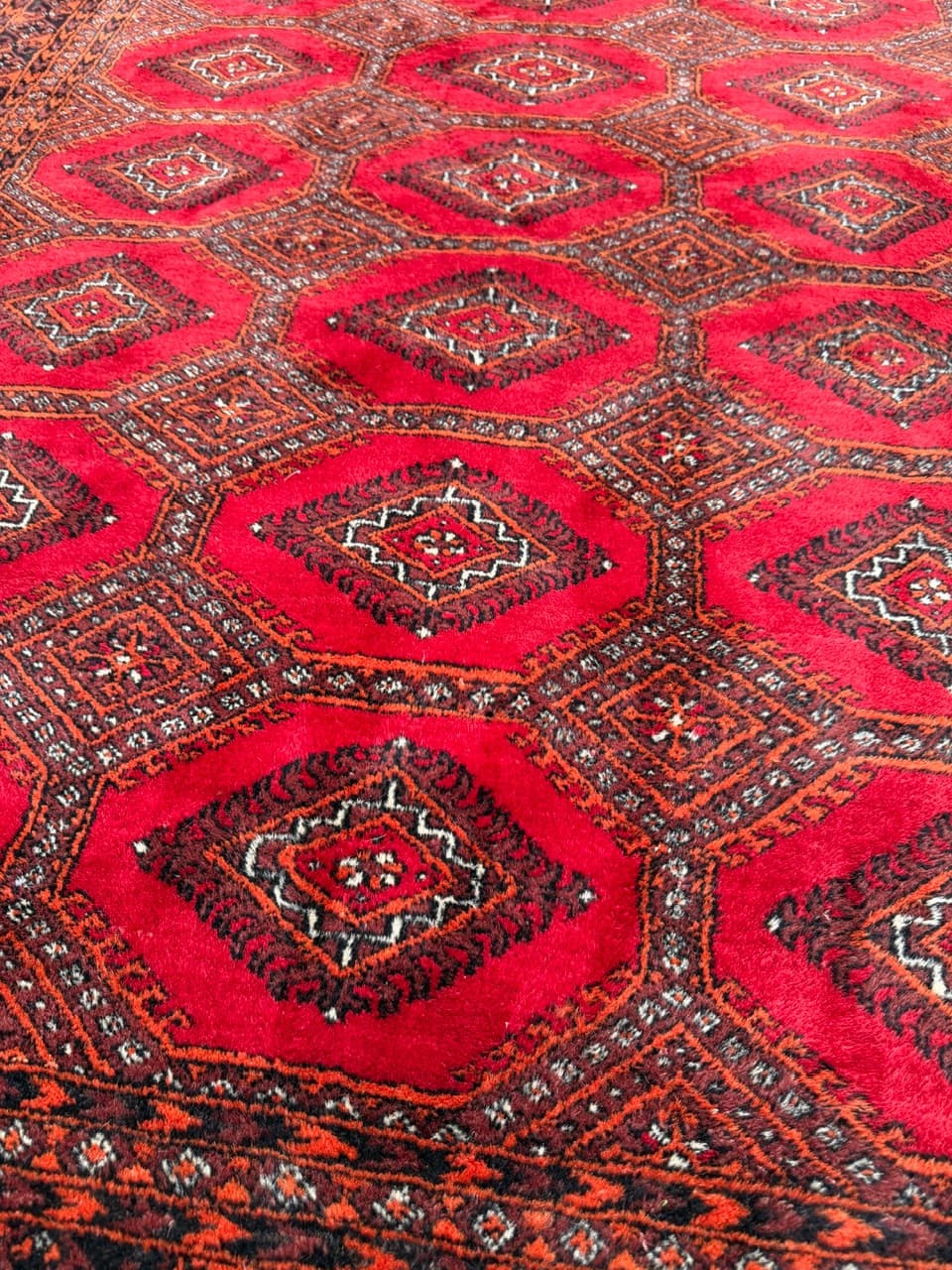 Dywan Buchara Art déco 265x160 cm, wełna czerwona, Pakistan, lata 90. - 190506