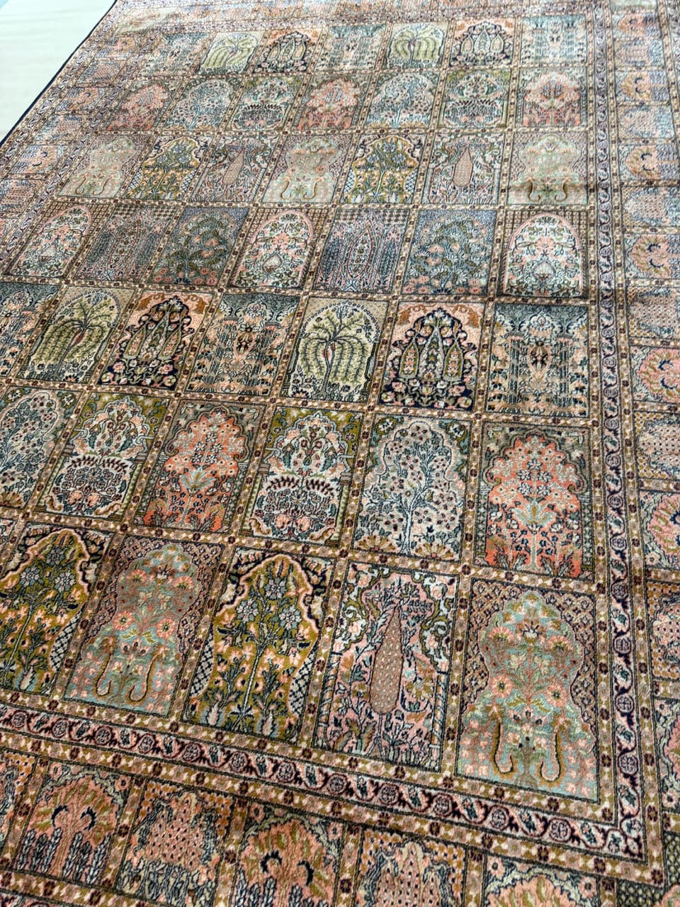 Rug Ghoum/Qom 350x245 cm, multicolor silk, India - 190558