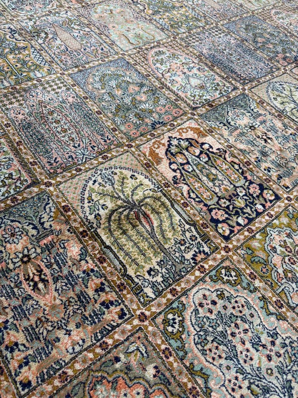 Rug Ghoum/Qom 350x245 cm, multicolor silk, India - 190560