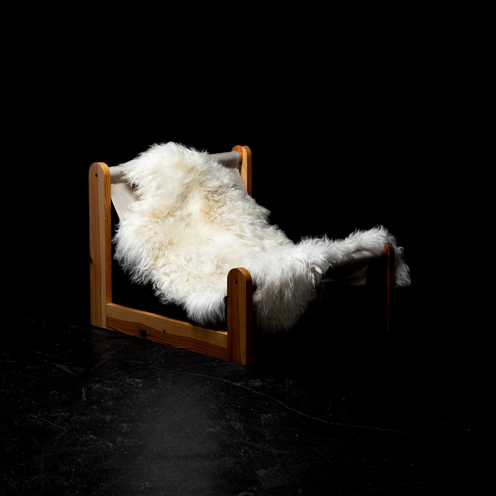 Fotel sling, sosna naturalna, płótno naturalne, skóra owcza ivory white, Dania, lata 70. - 190703