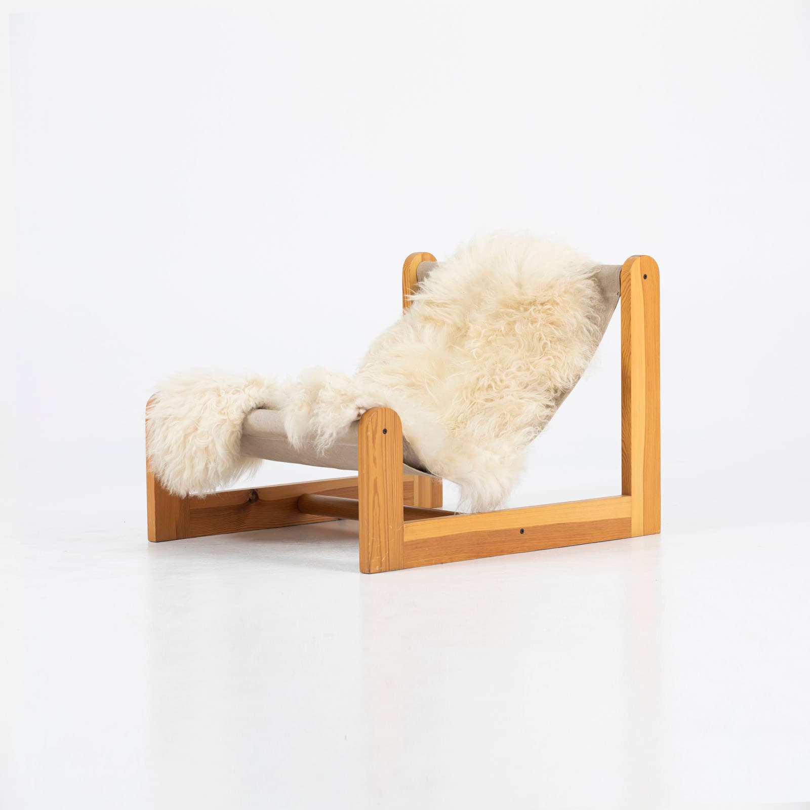 Fotel sling, sosna naturalna, płótno naturalne, skóra owcza ivory white, Dania, lata 70. - 190696