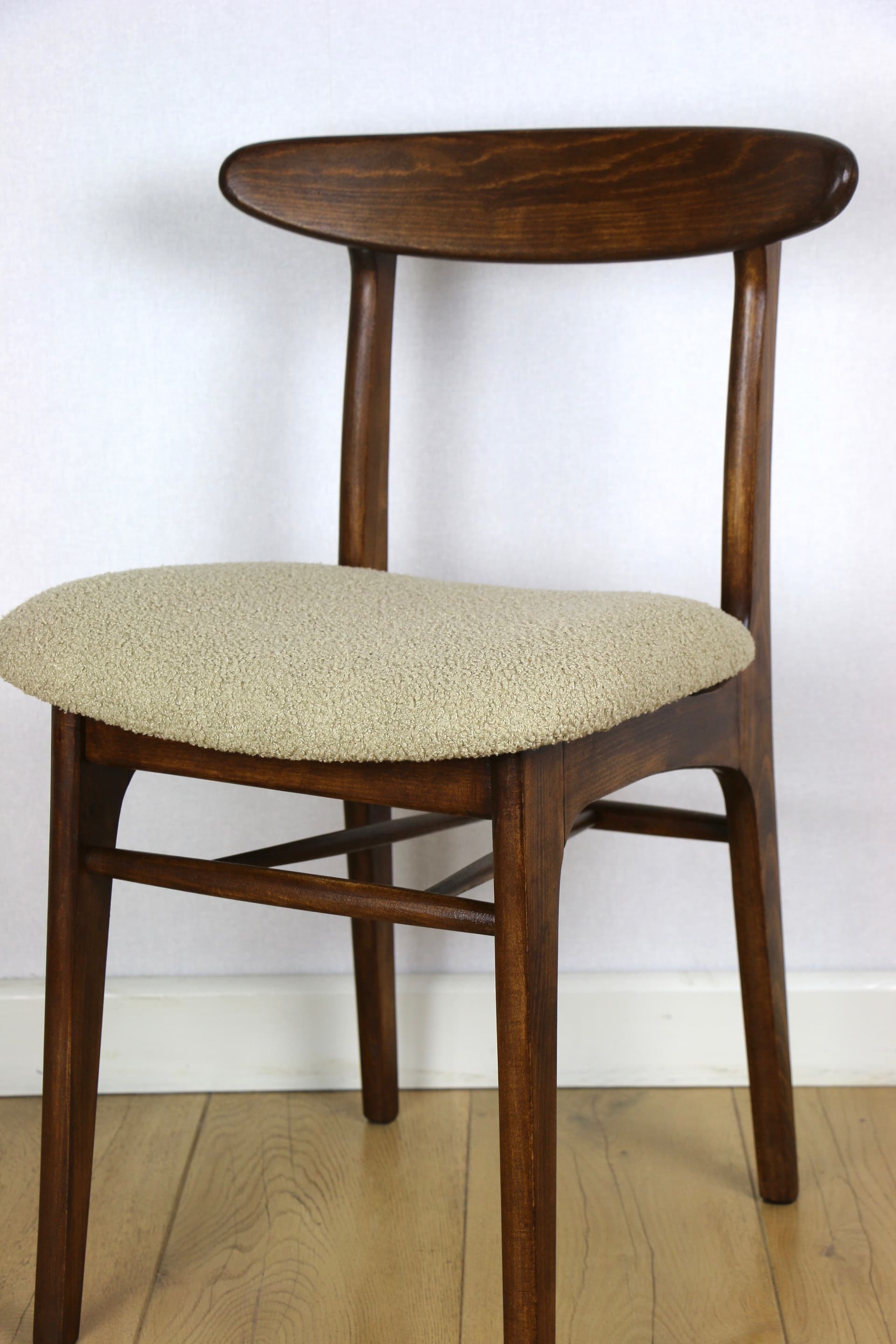 Zestaw trzech krzeseł Hałas, beżowy, boucle, lata 70. - 190831