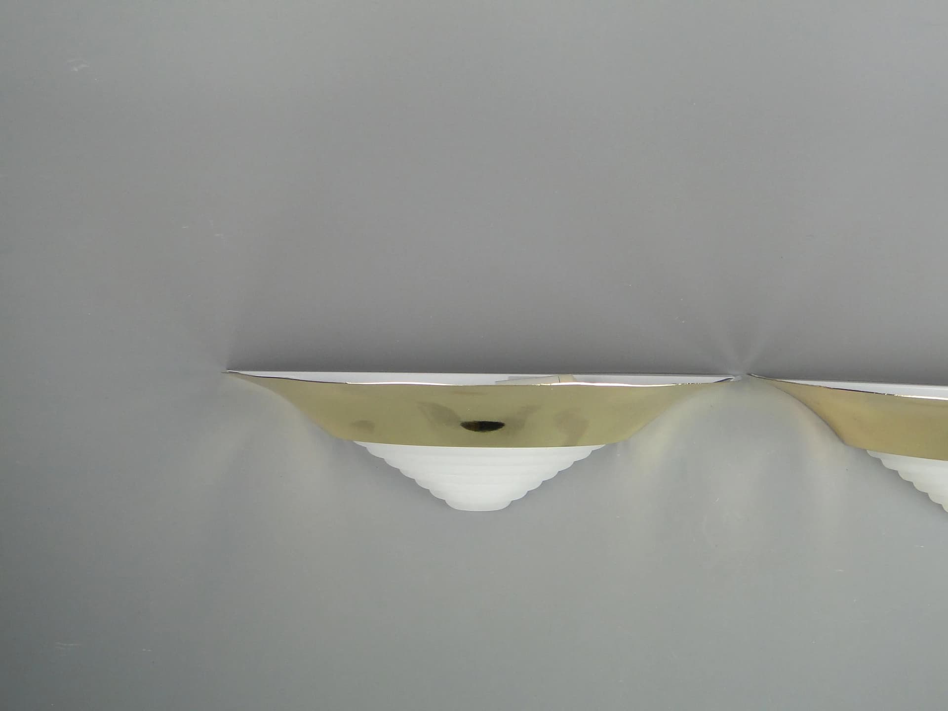 Para kinkietów modernistycznych, mosiądz złoty, szkło białe, Niemcy, lata 70. - 13246