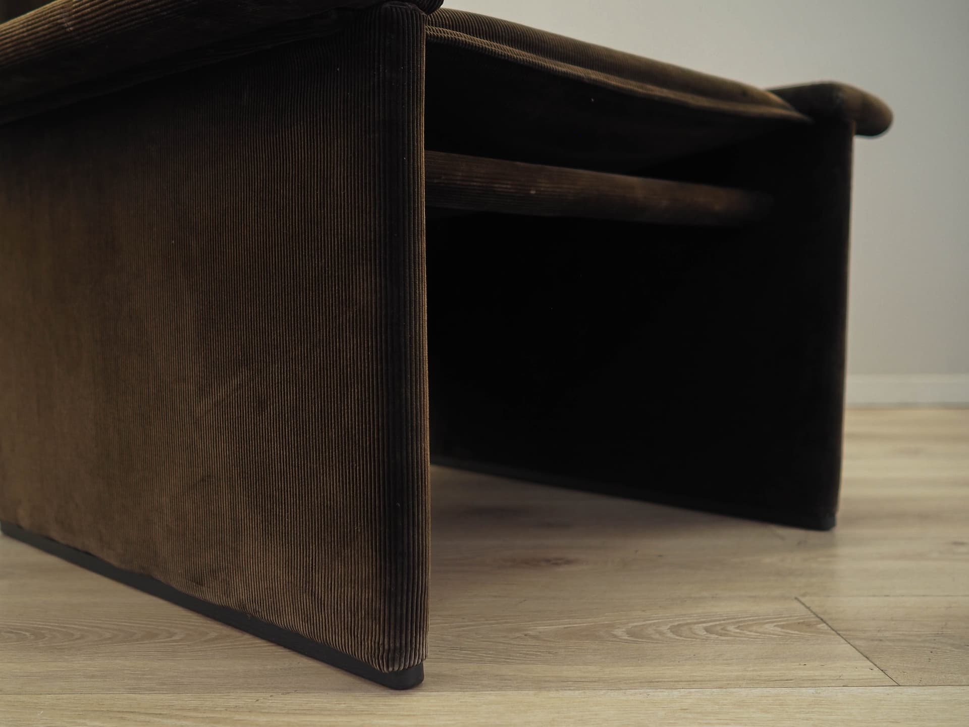 Fotel, sztruks brązowy, Włochy, lata 70. - 191086