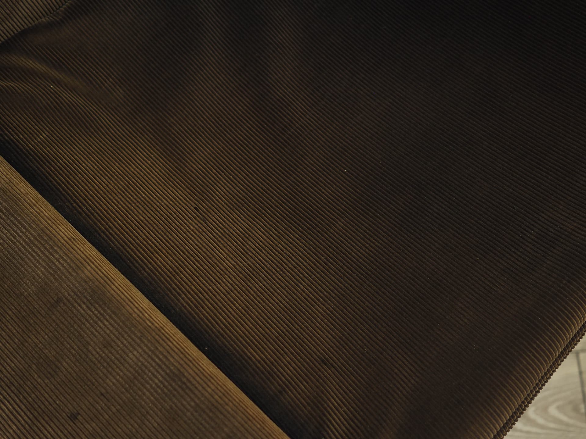 Fotel, sztruks brązowy, Włochy, lata 70. - 191083