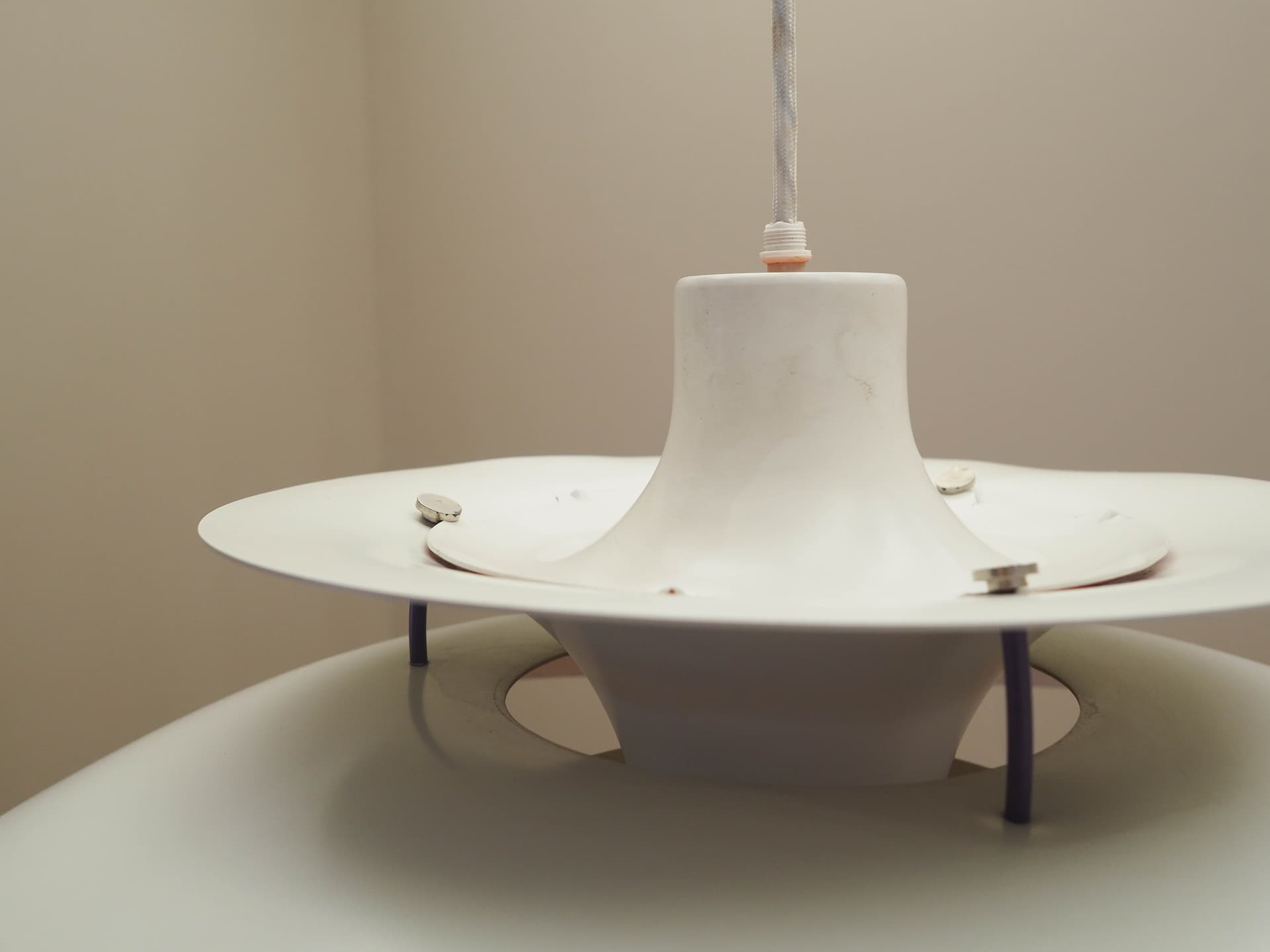 Pendant lamp PH5, ivory white metal, Louis Poulsen, Denmark, 1970s. - 191127